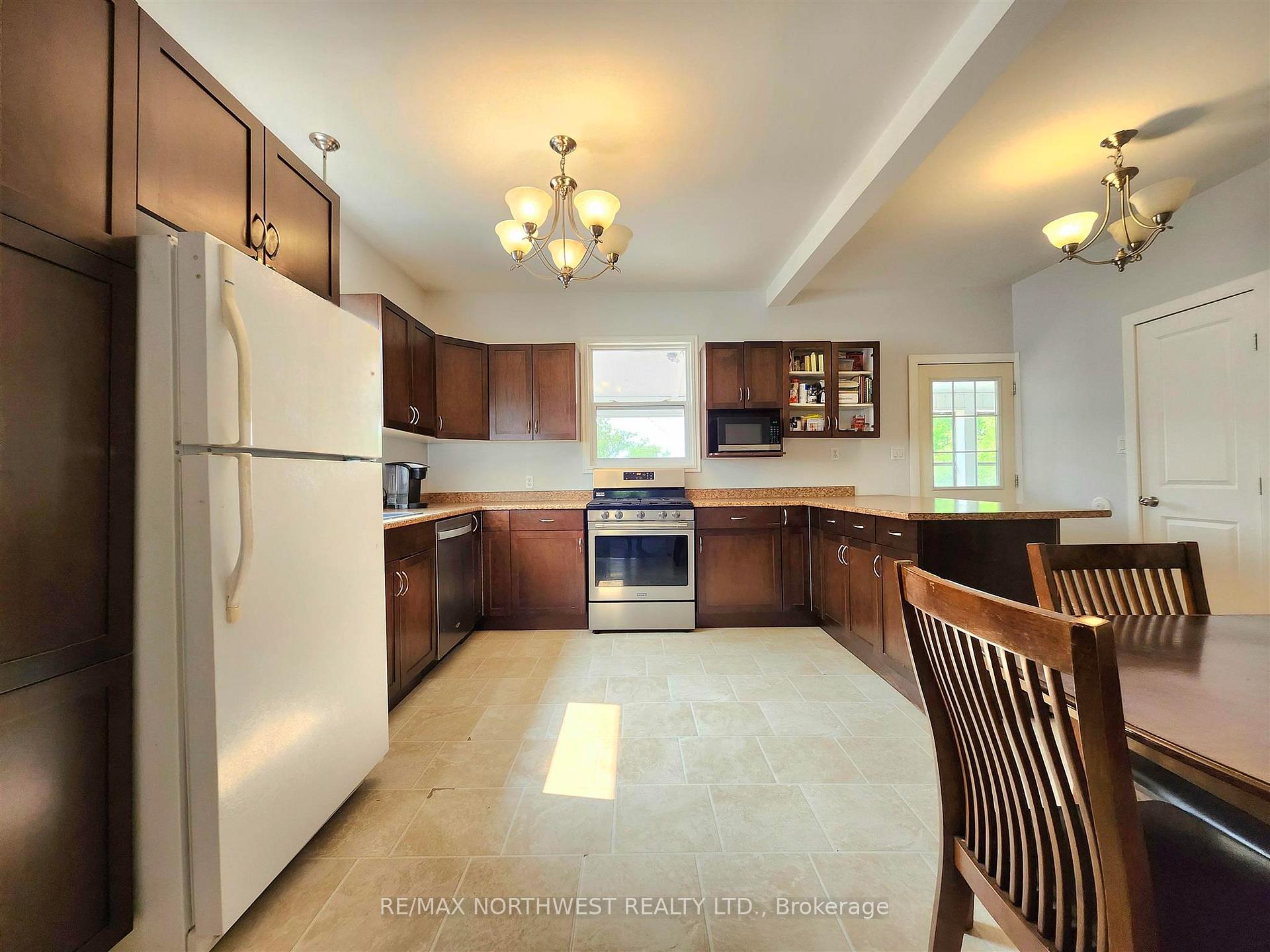 Photo 12 of 317 Second Street North, Kenora, North End — HOMEH