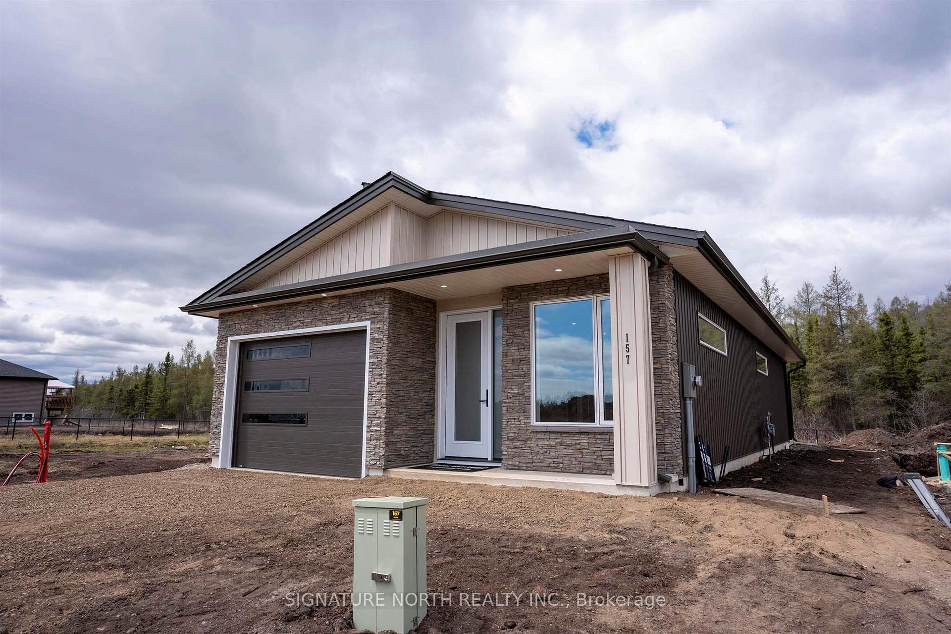 Photo 2 of 157 Bruin Crescent, Thunder Bay, Parkdale — HOMEH
