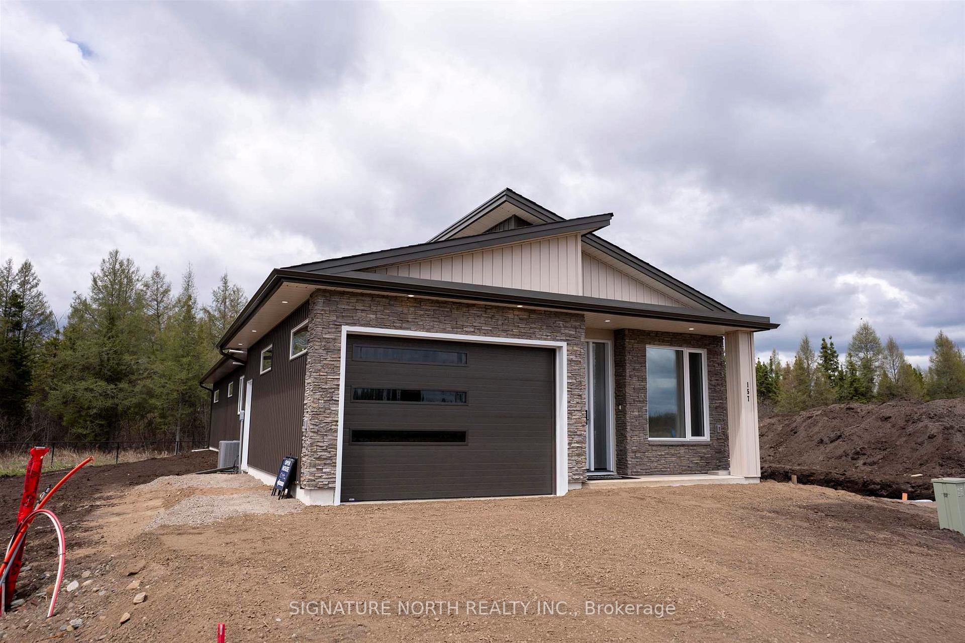 Photo 3 of 157 Bruin Crescent, Thunder Bay, Parkdale — HOMEH