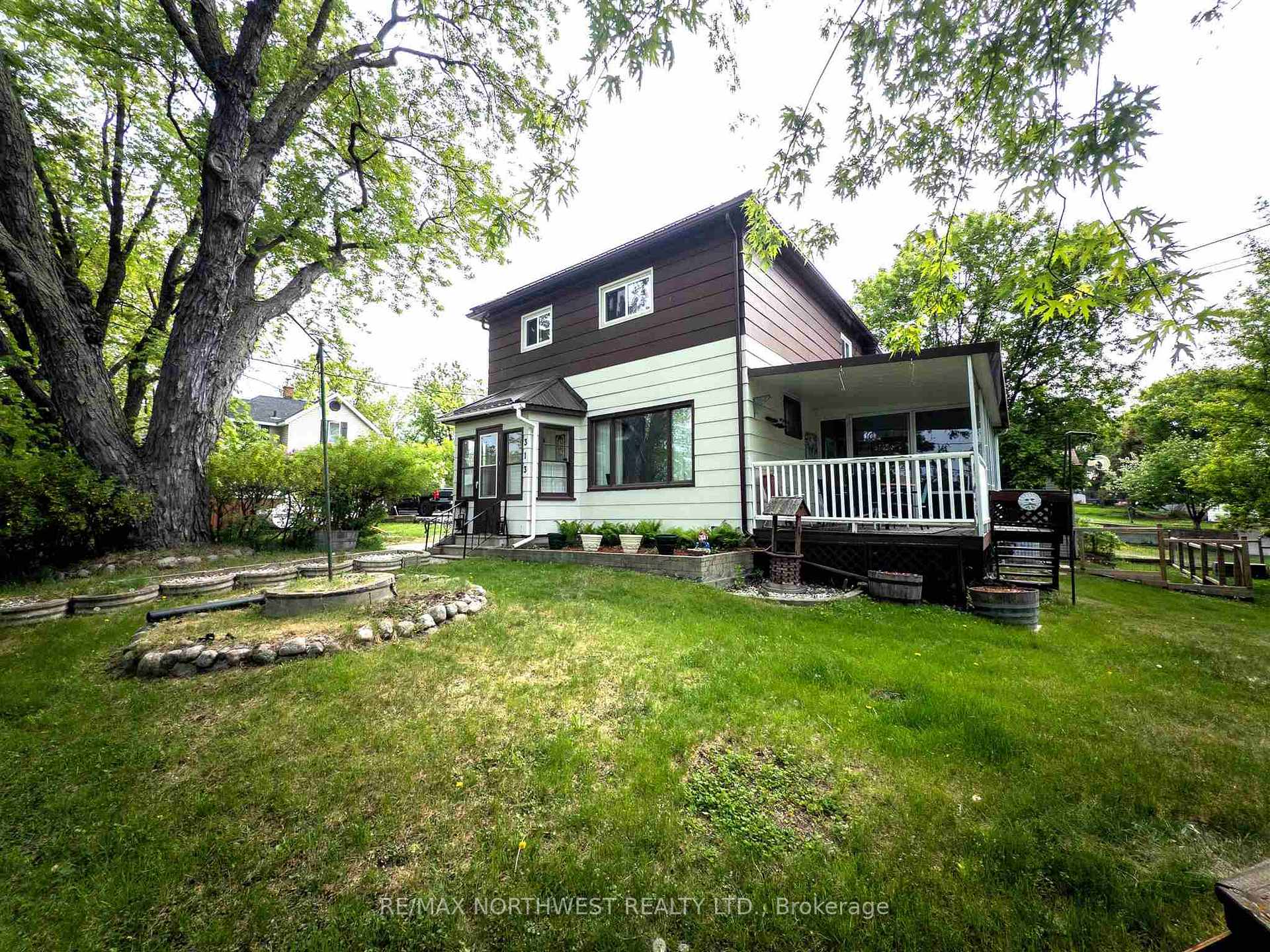 Front of 313 Matheson Street North