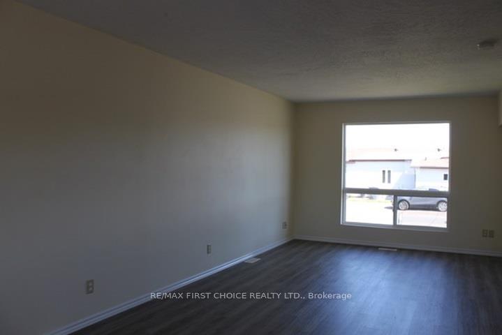 Photo 6 of 391 Cuyler Street, Thunder Bay, Current River — HOMEH