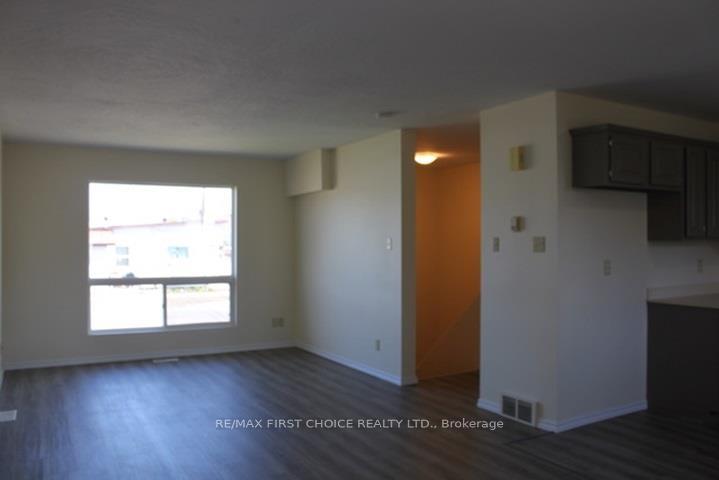 Photo 7 of 391 Cuyler Street, Thunder Bay, Current River — HOMEH