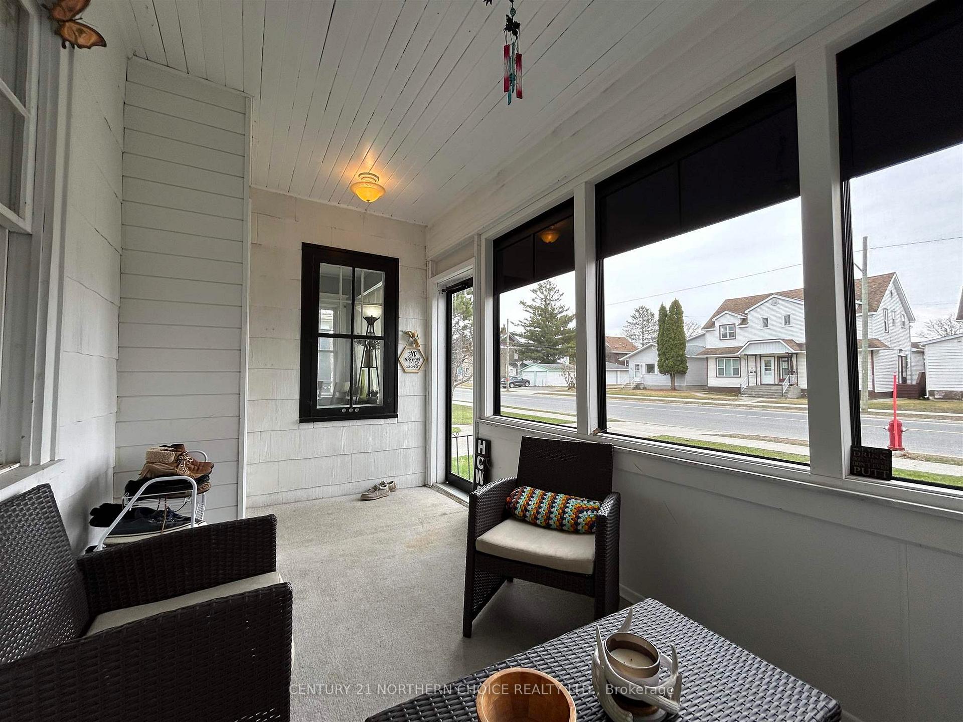 Photo 5 of 324 Second Street E, Fort Frances — HOMEH