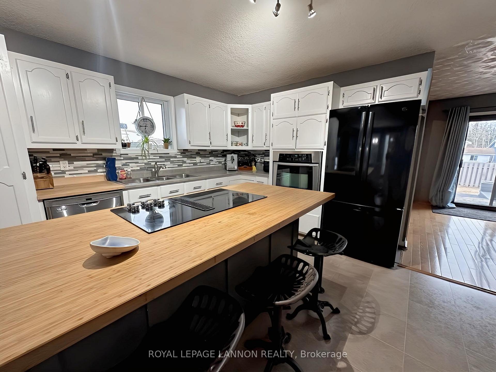 Photo 3 of 213 Third Avenue SE, Greenstone — HOMEH
