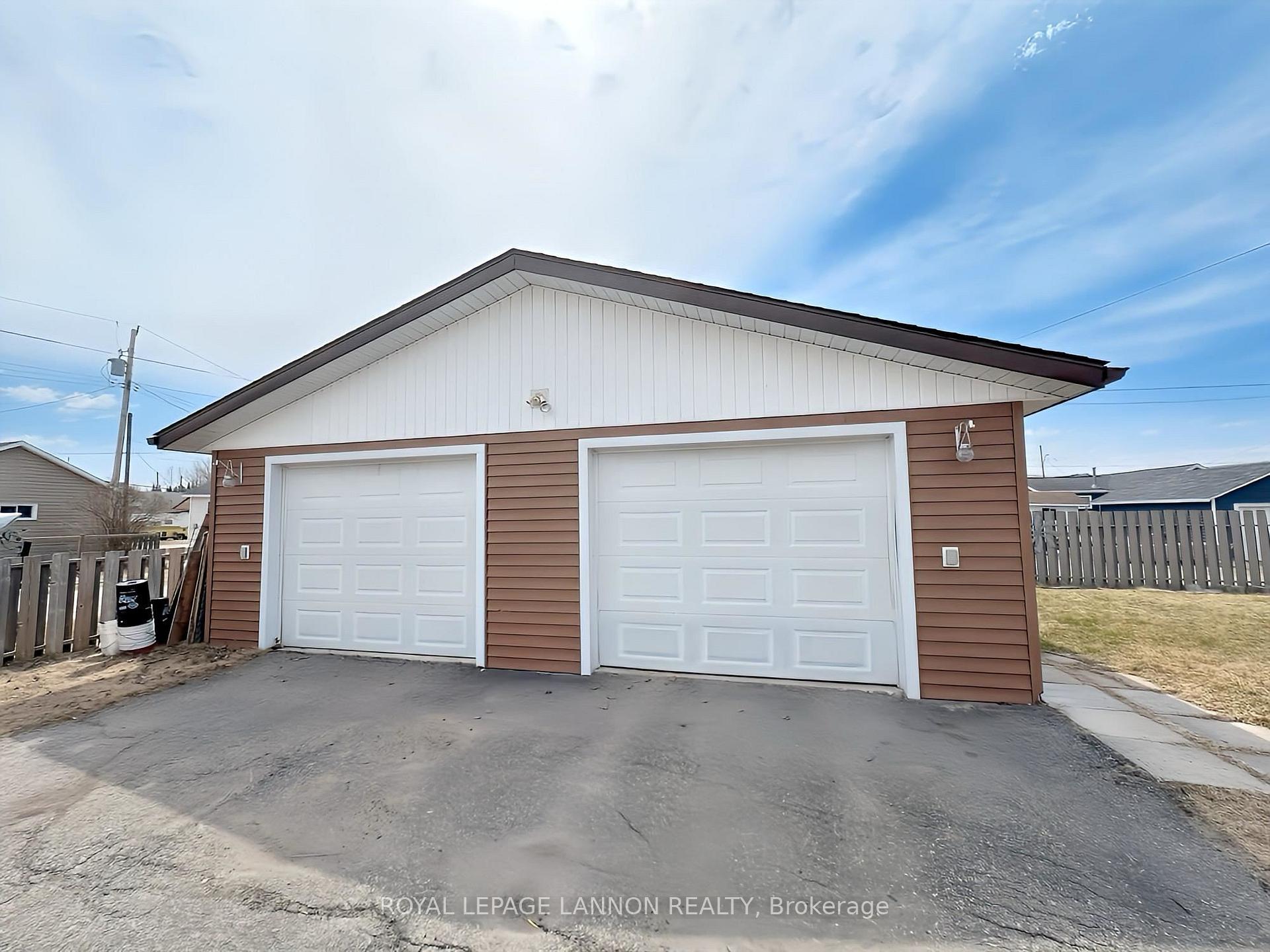 Photo 21 of 213 Third Avenue SE, Greenstone — HOMEH