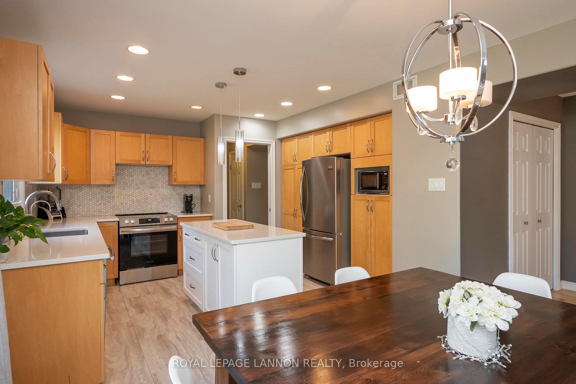 Photo 15 of 208 Cedarview Byway, Thunder Bay, River Terrace — HOMEH