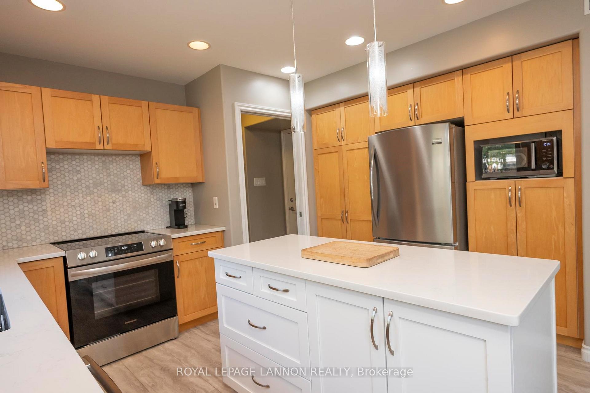 Photo 19 of 208 Cedarview Byway, Thunder Bay, River Terrace — HOMEH