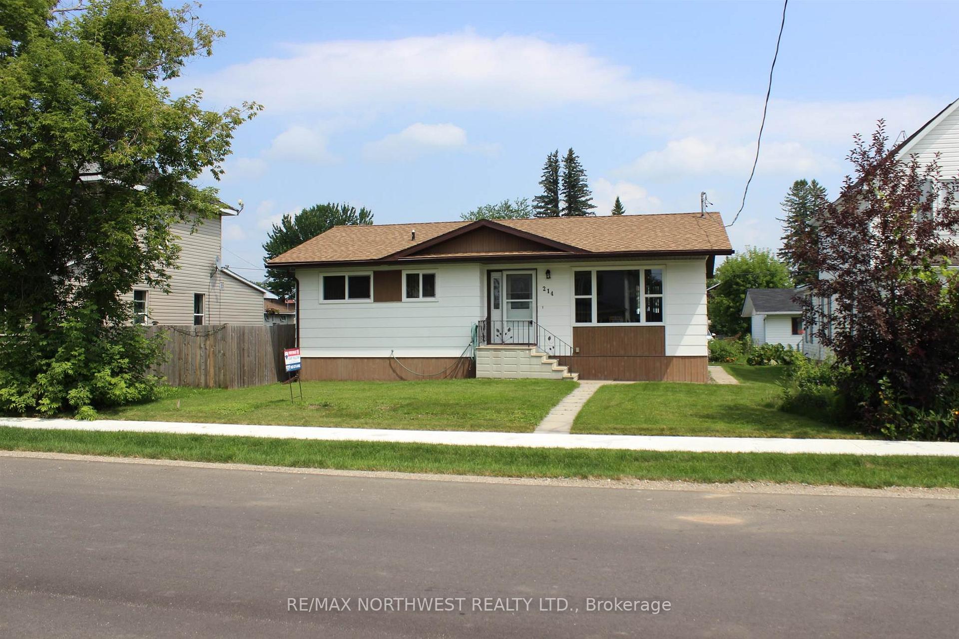 Photo 2 of 214 Third St, Rainy River — HOMEH
