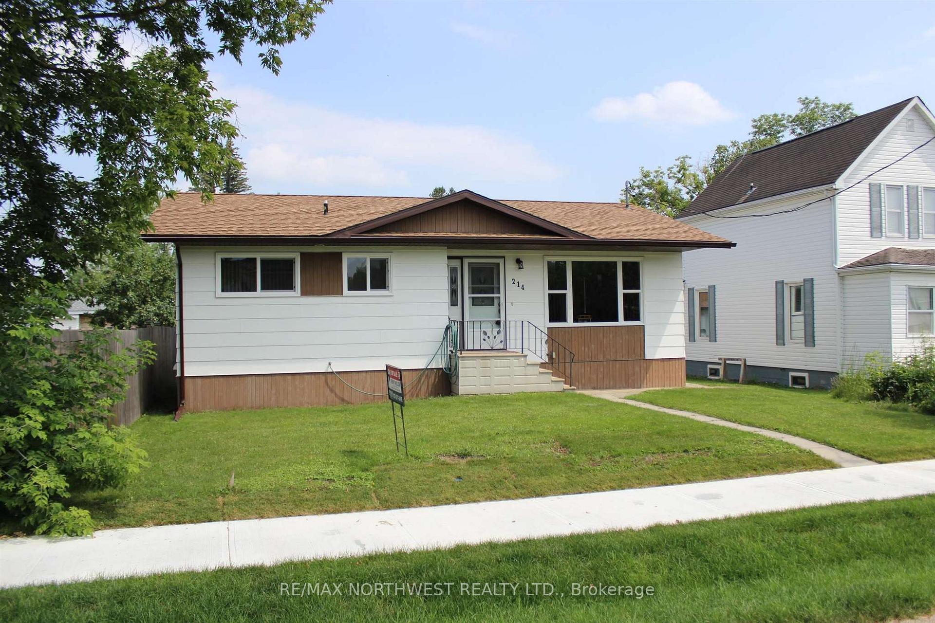 Photo 3 of 214 Third St, Rainy River — HOMEH