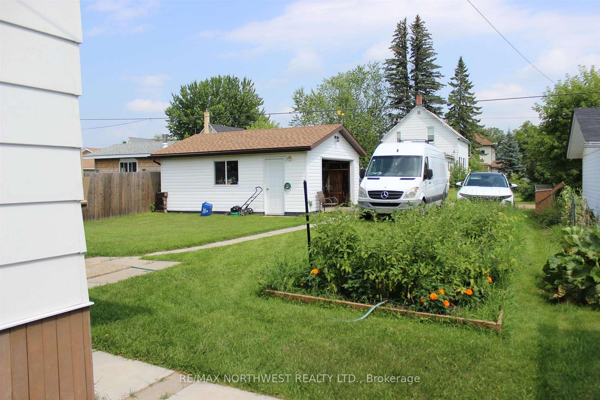 Photo 4 of 214 Third St, Rainy River — HOMEH