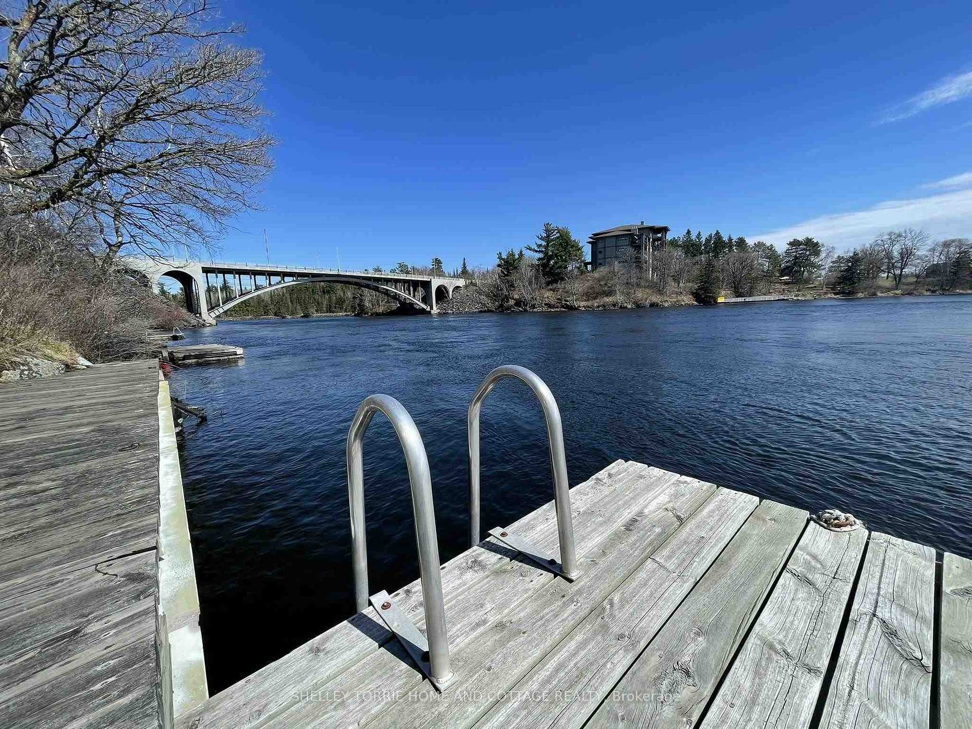 Photo 8 of 411 Lakeview Drive, Kenora, Norman — HOMEH