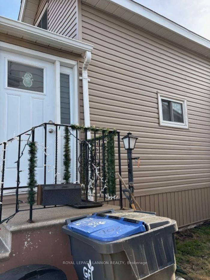 Photo 2 of 902 McIntosh Street, Thunder Bay, East End — HOMEH