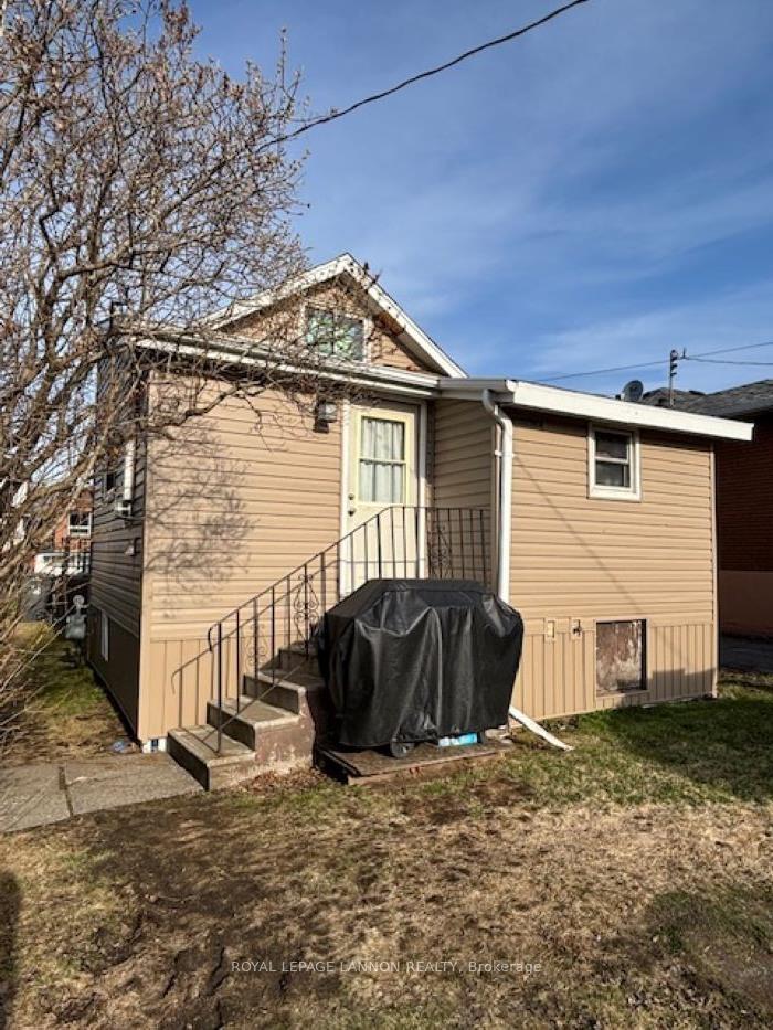 Photo 4 of 902 McIntosh Street, Thunder Bay, East End — HOMEH