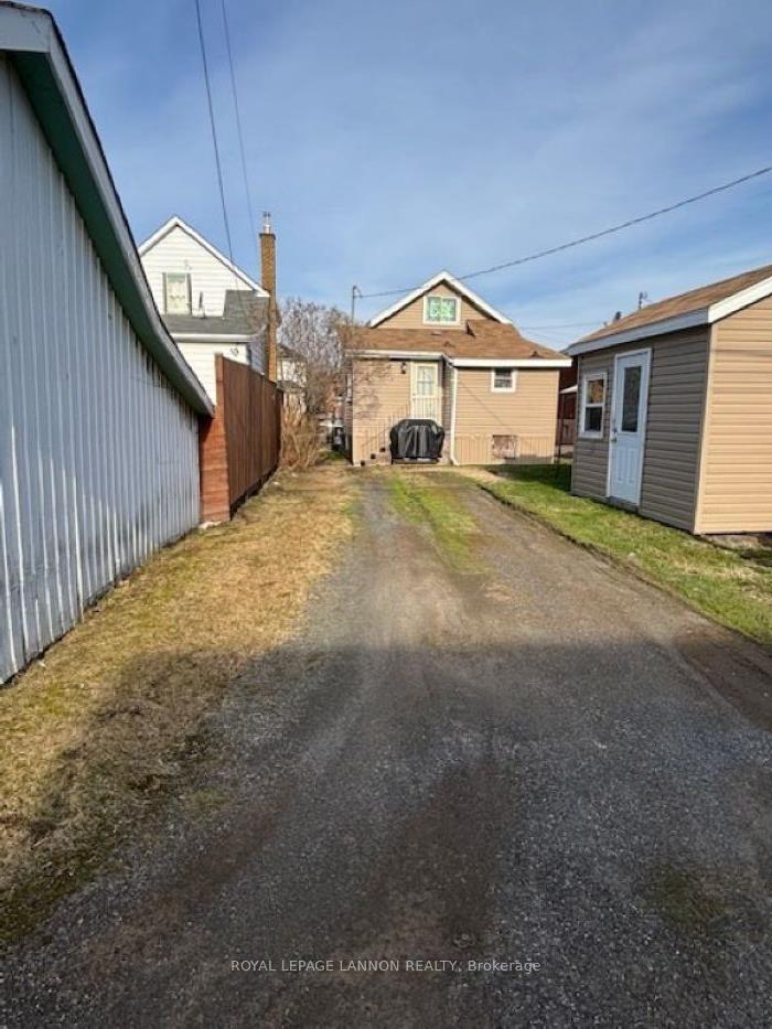 Photo 7 of 902 McIntosh Street, Thunder Bay, East End — HOMEH