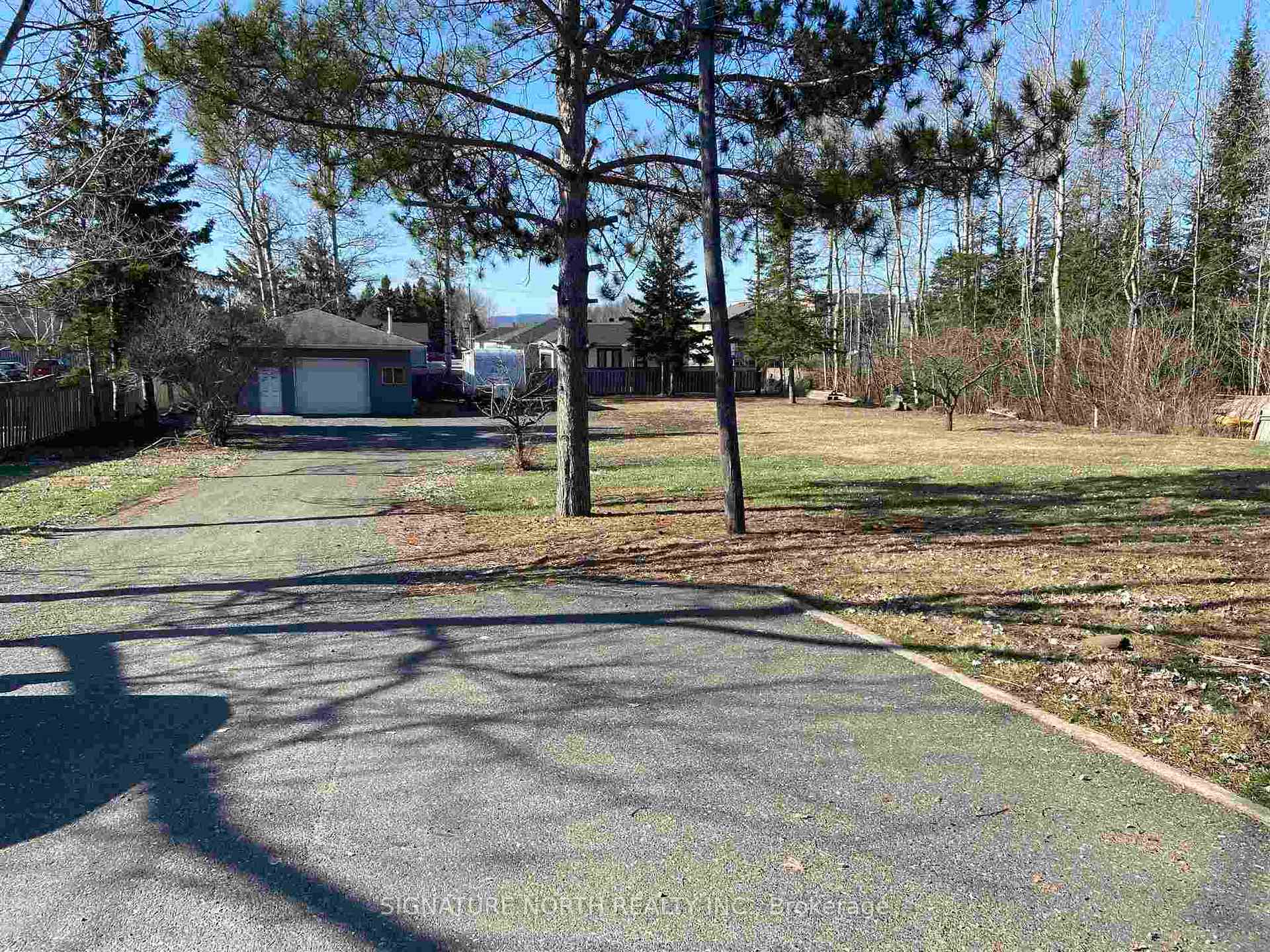 Photo 3 of 1227 Regina Ave, Thunder Bay, John Street North — HOMEH