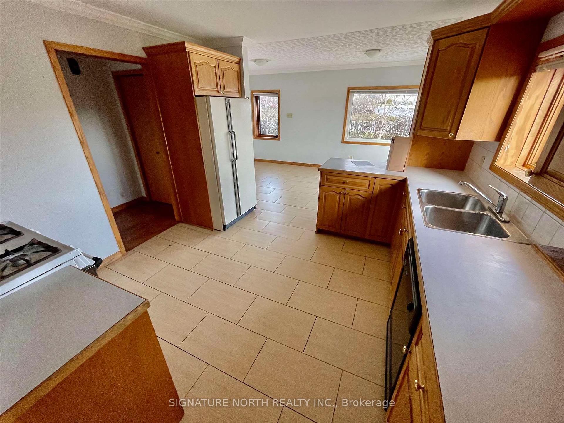 Photo 23 of 1227 Regina Ave, Thunder Bay, John Street North — HOMEH