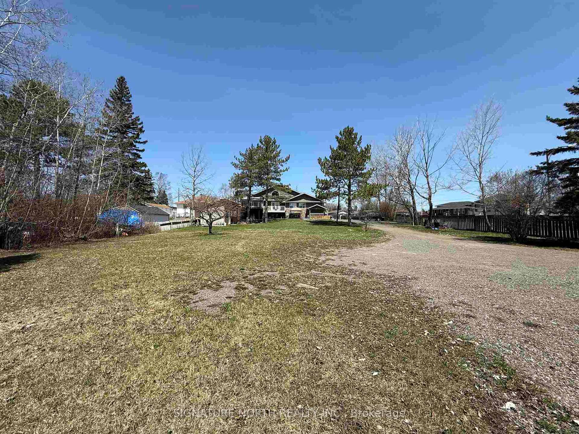 Photo 35 of 1227 Regina Ave, Thunder Bay, John Street North — HOMEH
