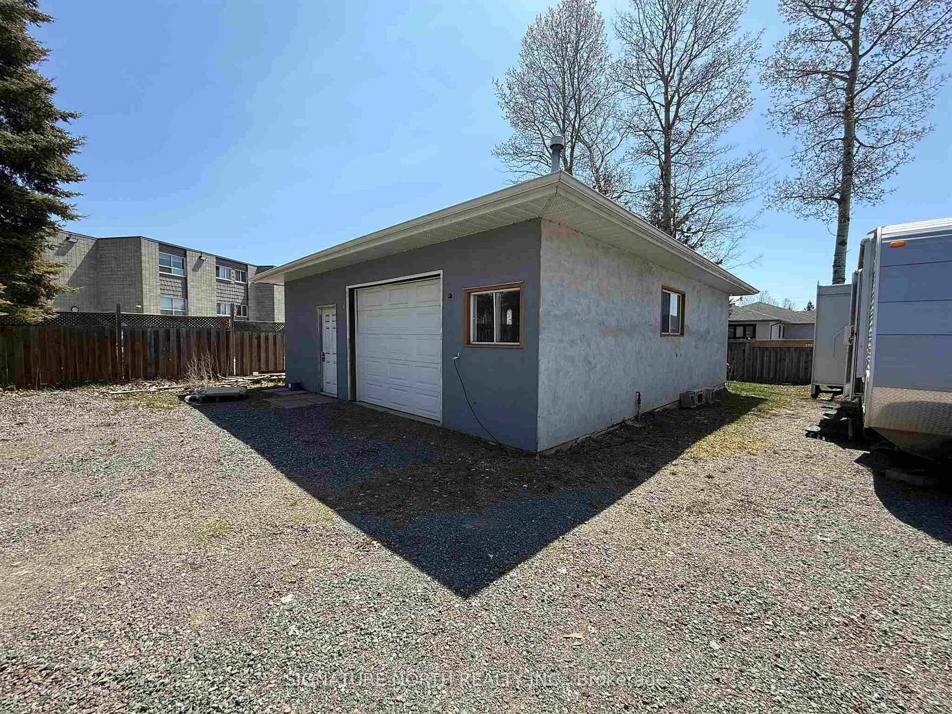 Photo 36 of 1227 Regina Ave, Thunder Bay, John Street North — HOMEH