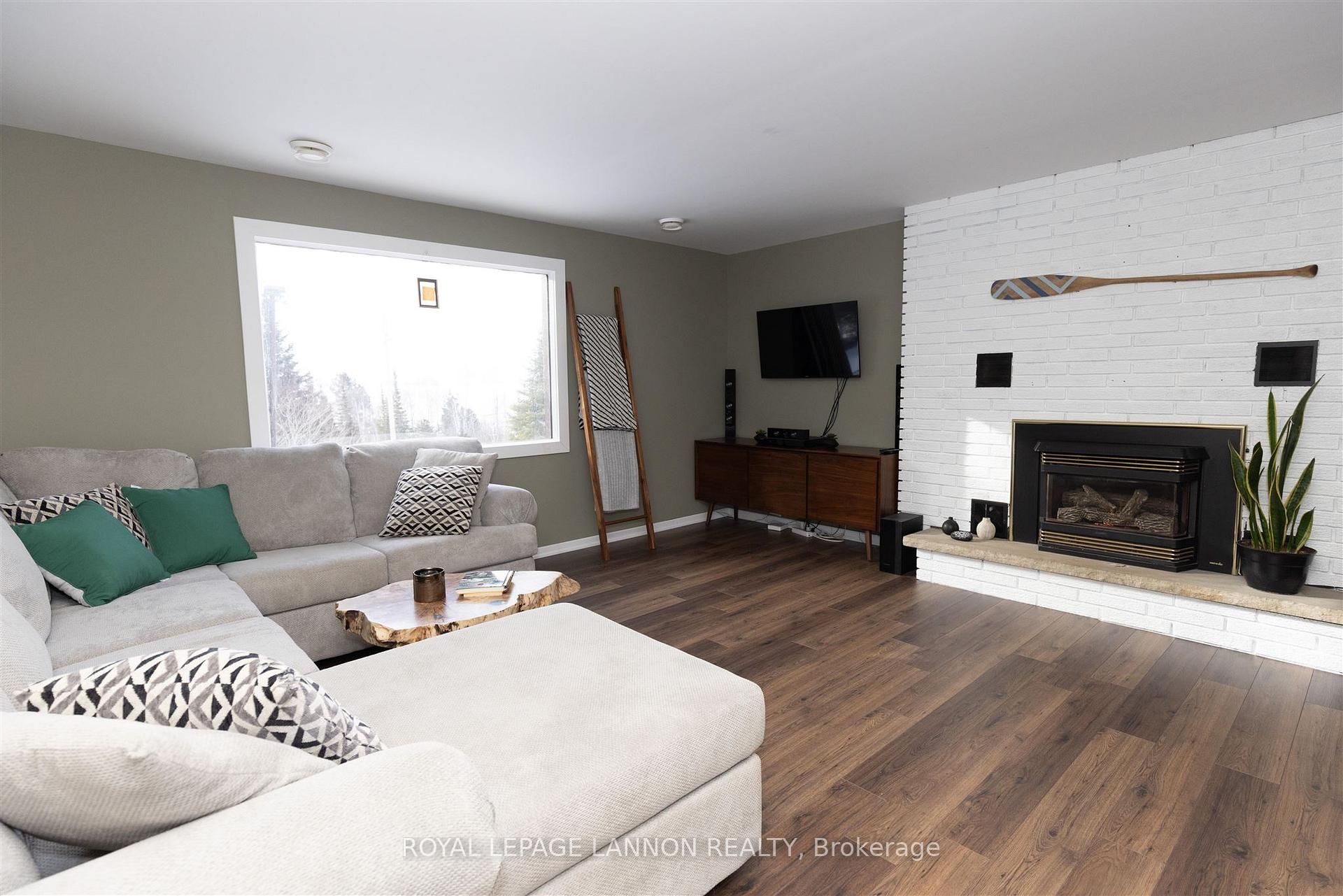 Photo 4 of 1273 Lakeshore Drive, Shuniah — HOMEH