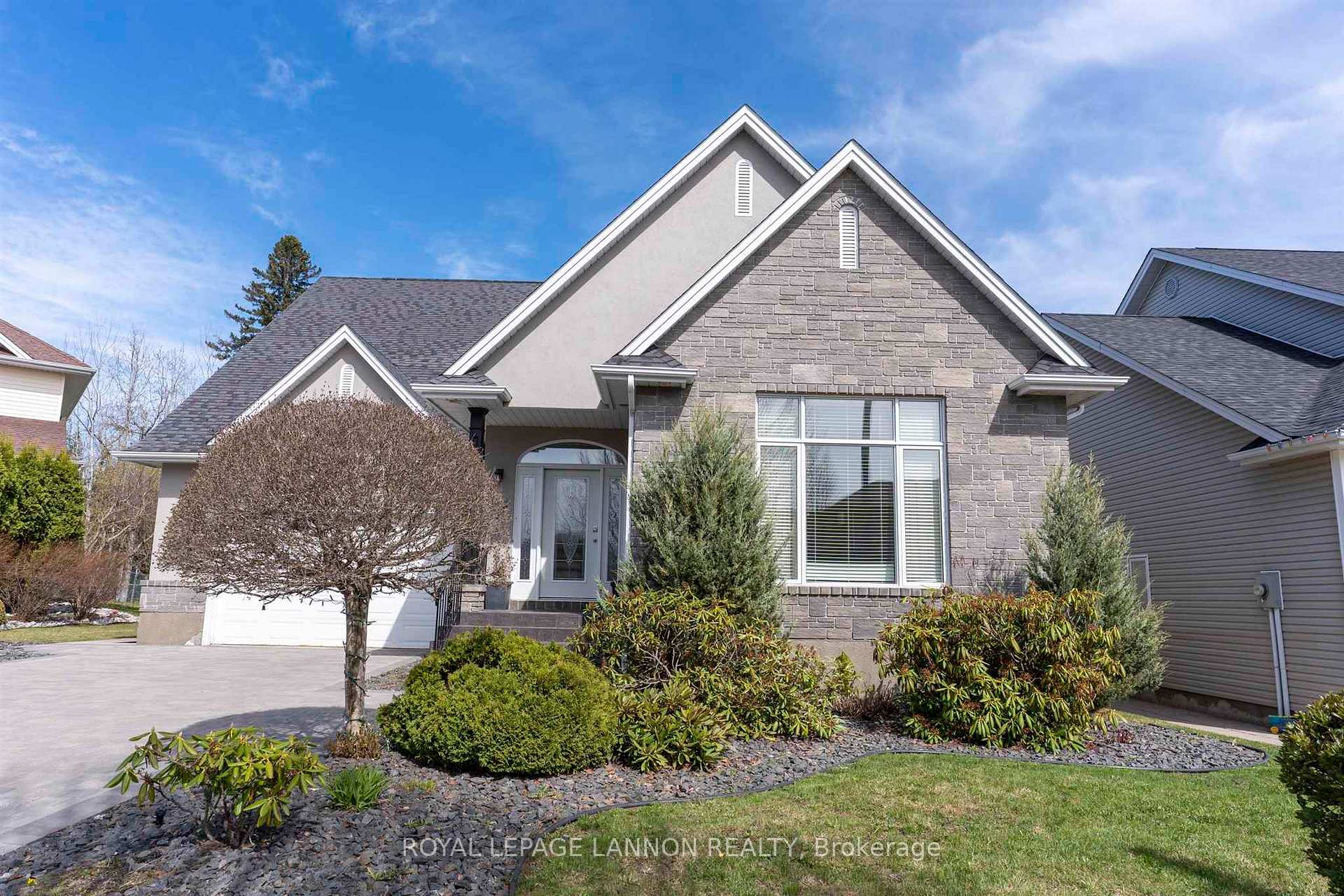 Photo 2 of 356 Fairbrooke Crescent, Thunder Bay, River Terrace — HOMEH