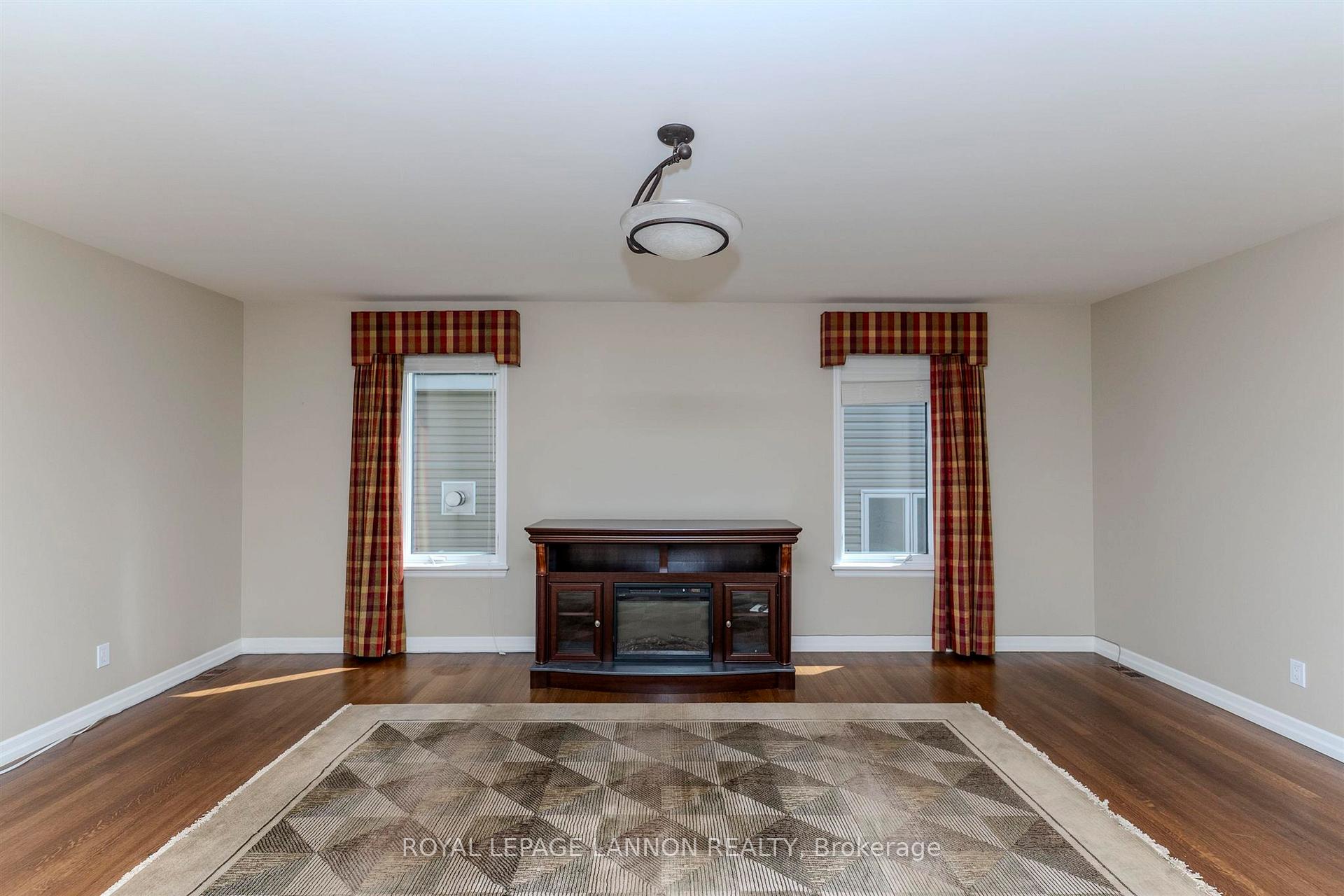 Photo 4 of 356 Fairbrooke Crescent, Thunder Bay, River Terrace — HOMEH