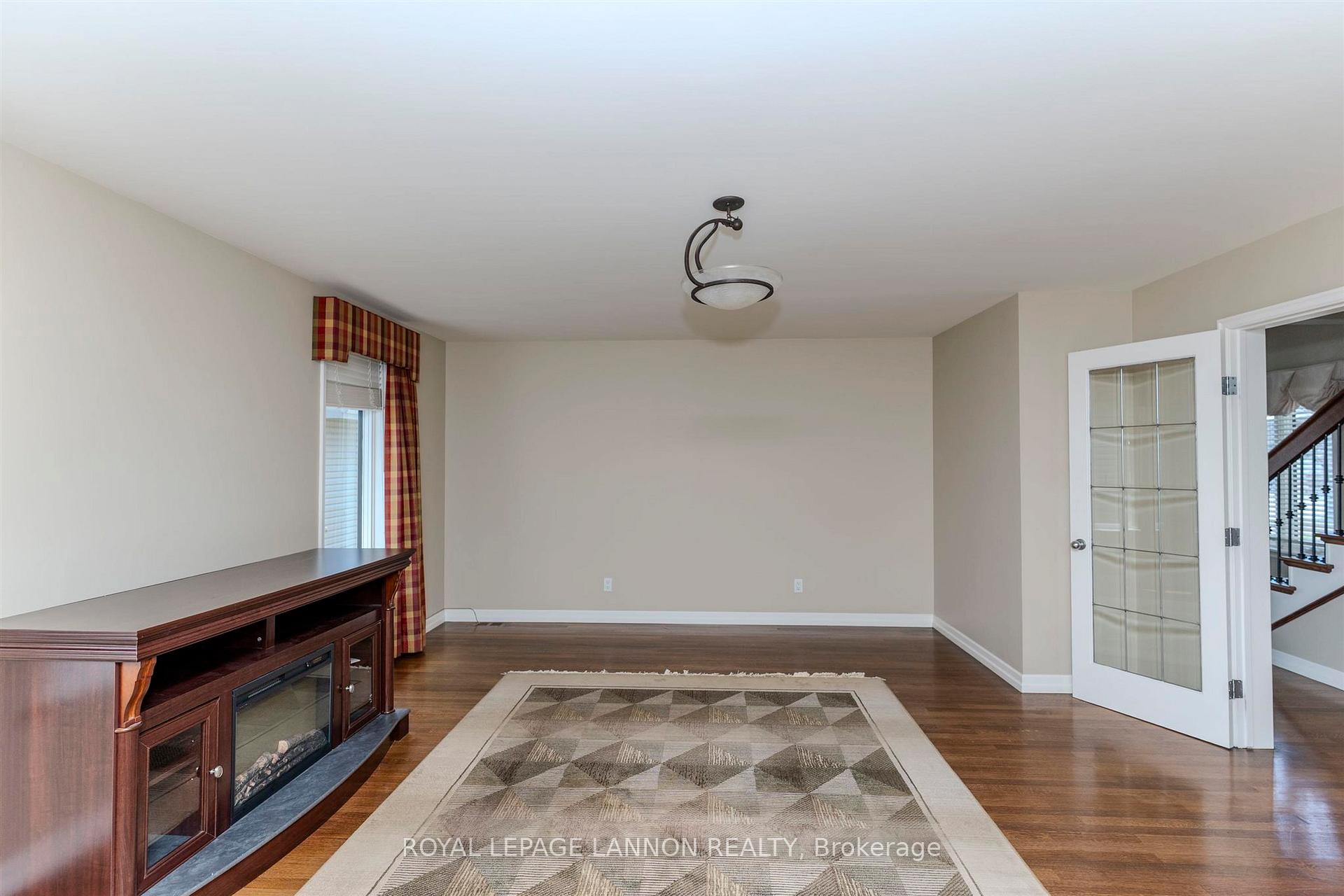 Photo 5 of 356 Fairbrooke Crescent, Thunder Bay, River Terrace — HOMEH