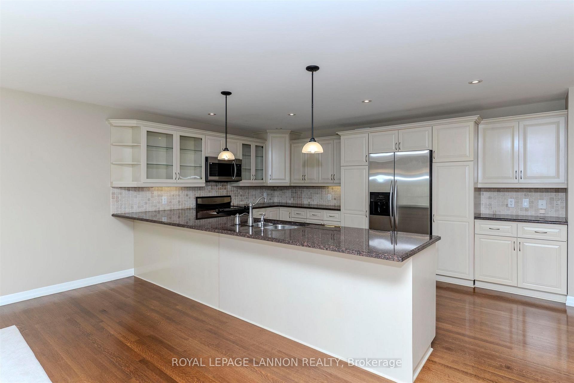 Photo 8 of 356 Fairbrooke Crescent, Thunder Bay, River Terrace — HOMEH