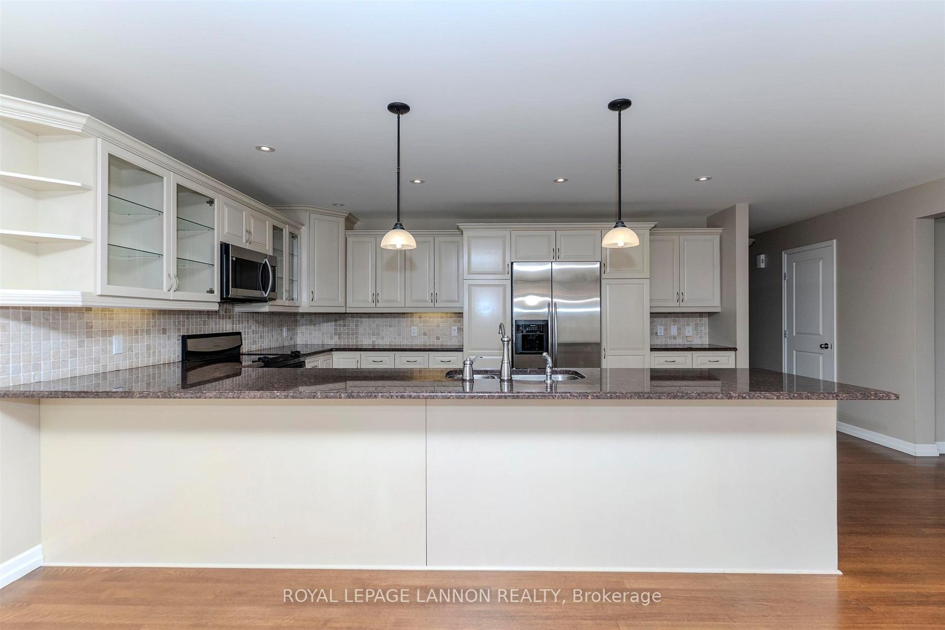 Photo 9 of 356 Fairbrooke Crescent, Thunder Bay, River Terrace — HOMEH