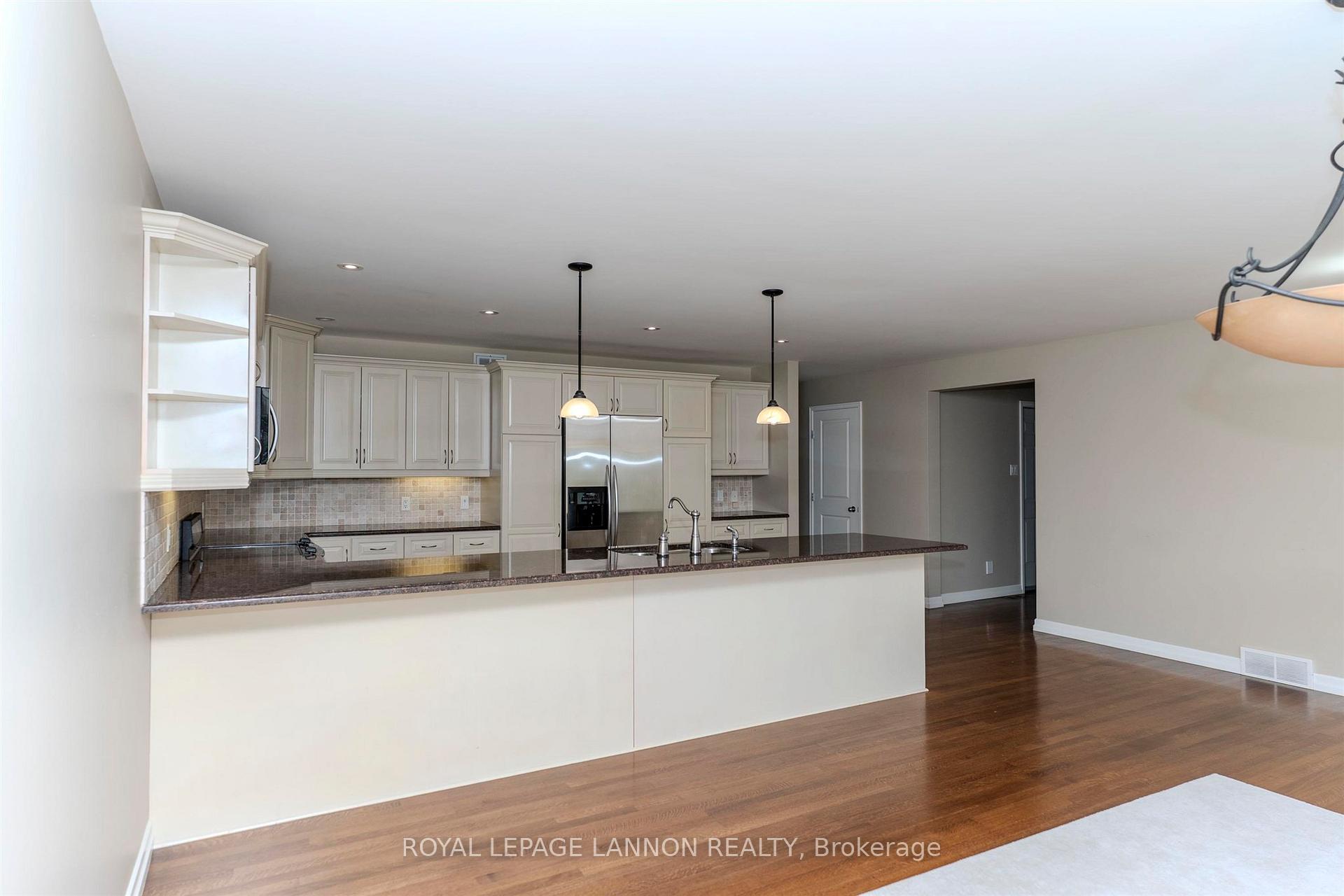 Photo 10 of 356 Fairbrooke Crescent, Thunder Bay, River Terrace — HOMEH