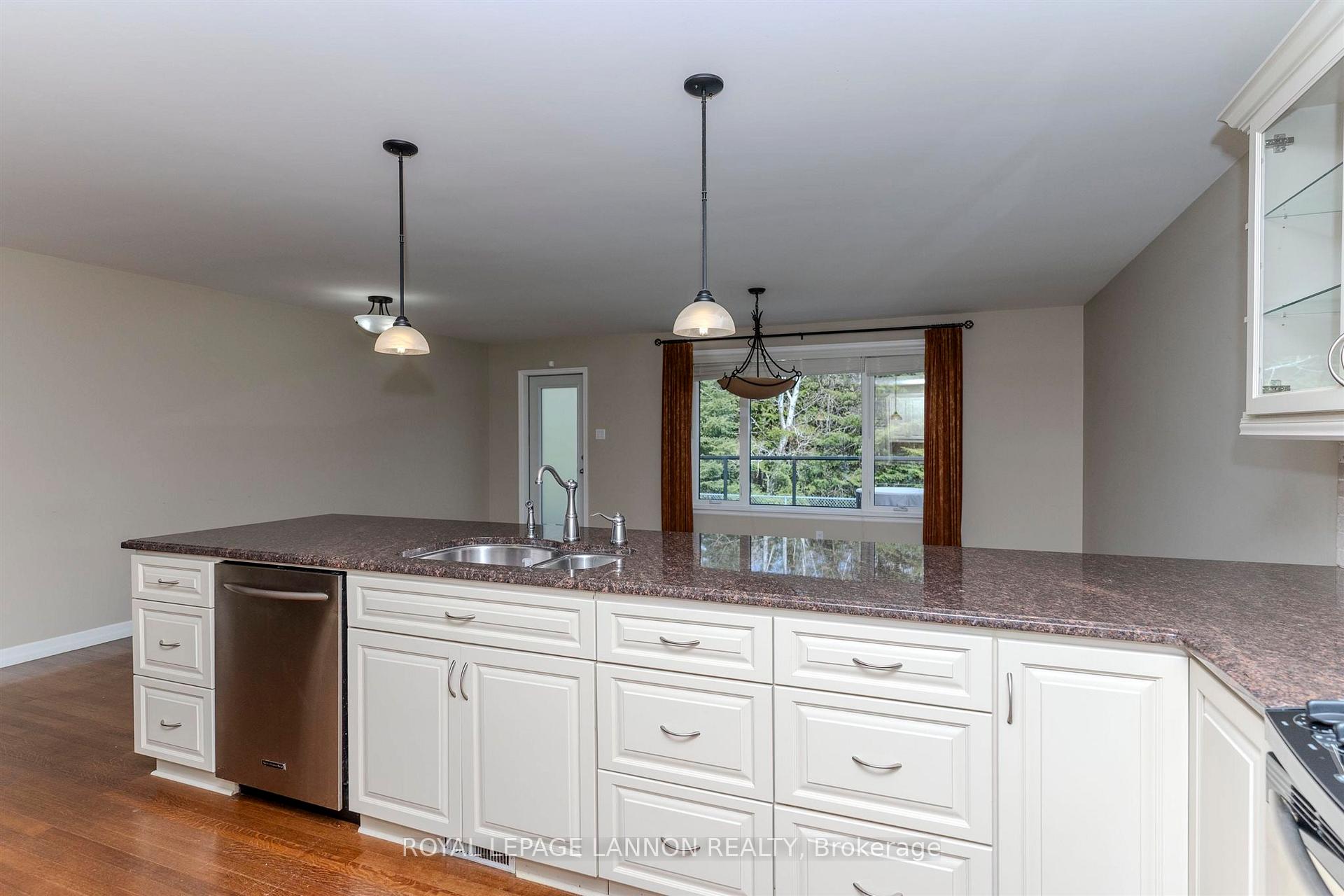 Photo 13 of 356 Fairbrooke Crescent, Thunder Bay, River Terrace — HOMEH