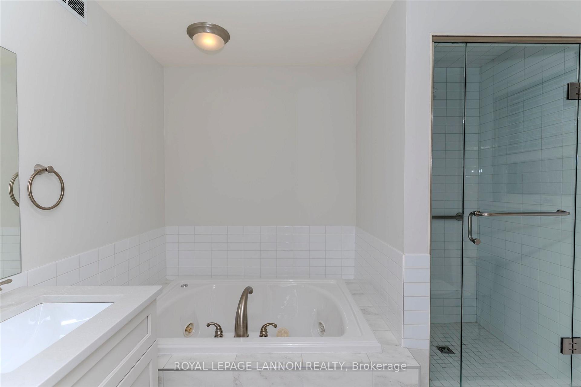 Photo 18 of 356 Fairbrooke Crescent, Thunder Bay, River Terrace — HOMEH