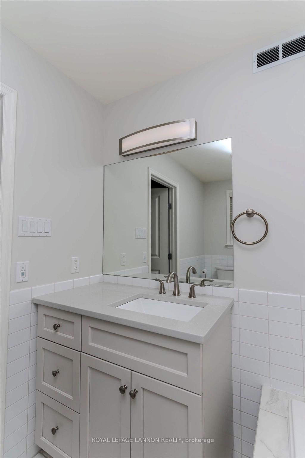 Photo 19 of 356 Fairbrooke Crescent, Thunder Bay, River Terrace — HOMEH