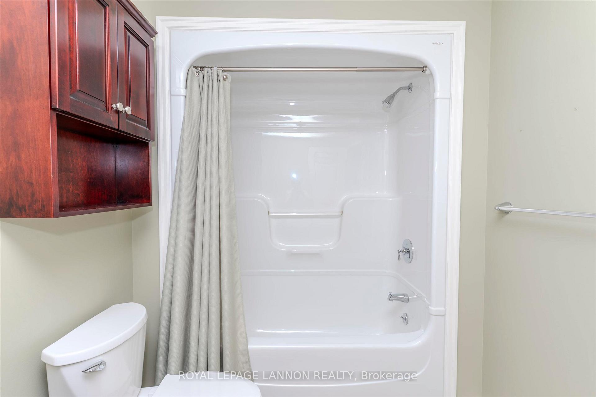 Photo 23 of 356 Fairbrooke Crescent, Thunder Bay, River Terrace — HOMEH
