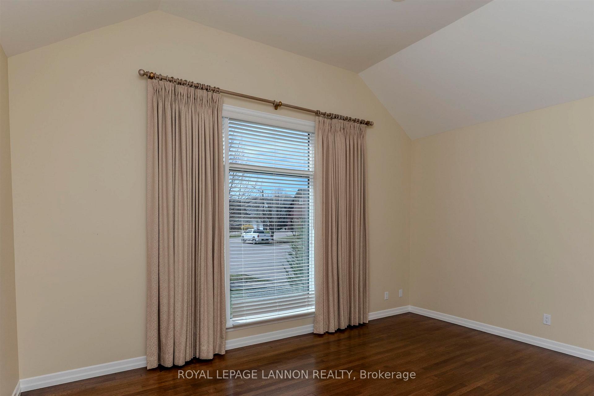 Photo 33 of 356 Fairbrooke Crescent, Thunder Bay, River Terrace — HOMEH