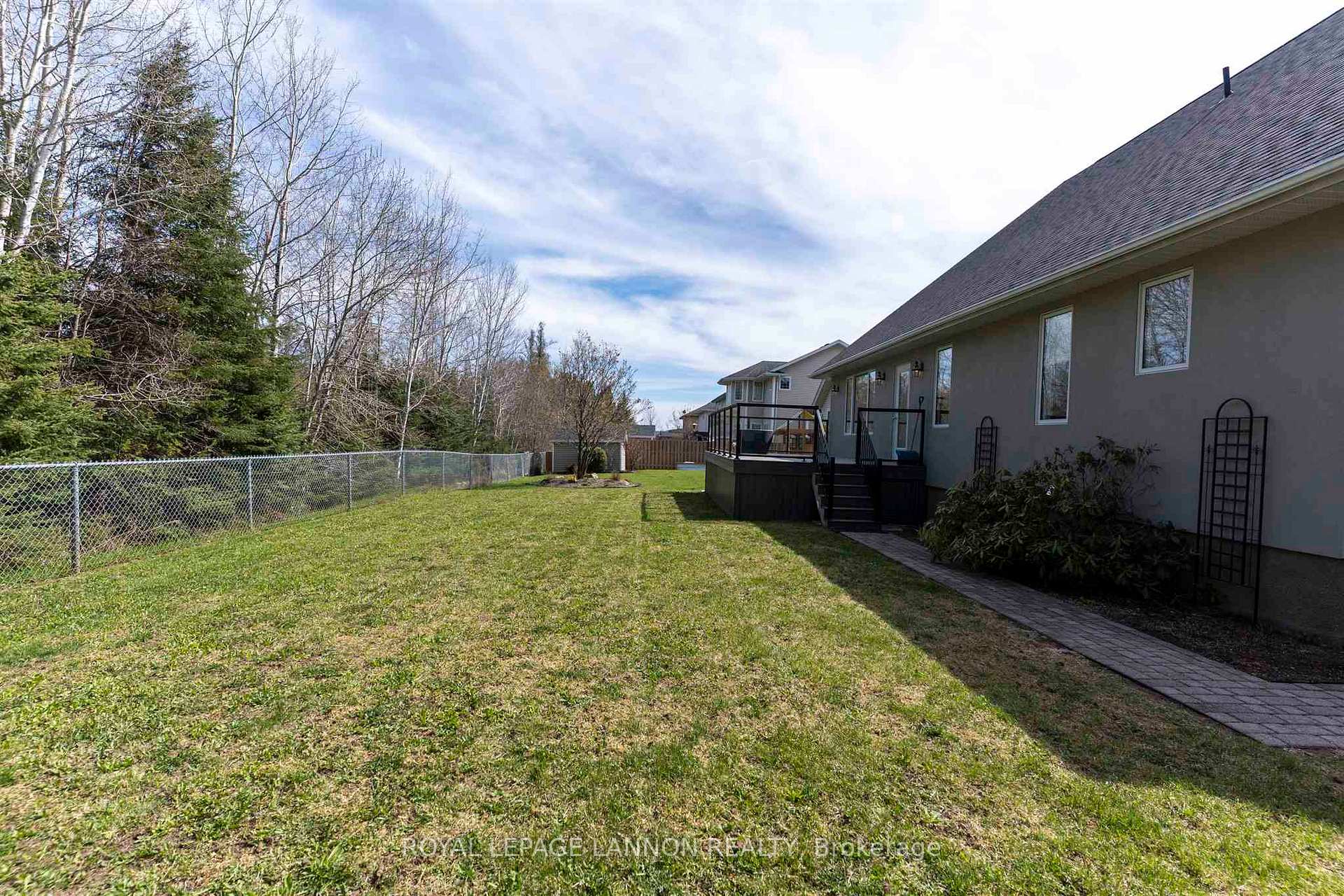Photo 39 of 356 Fairbrooke Crescent, Thunder Bay, River Terrace — HOMEH