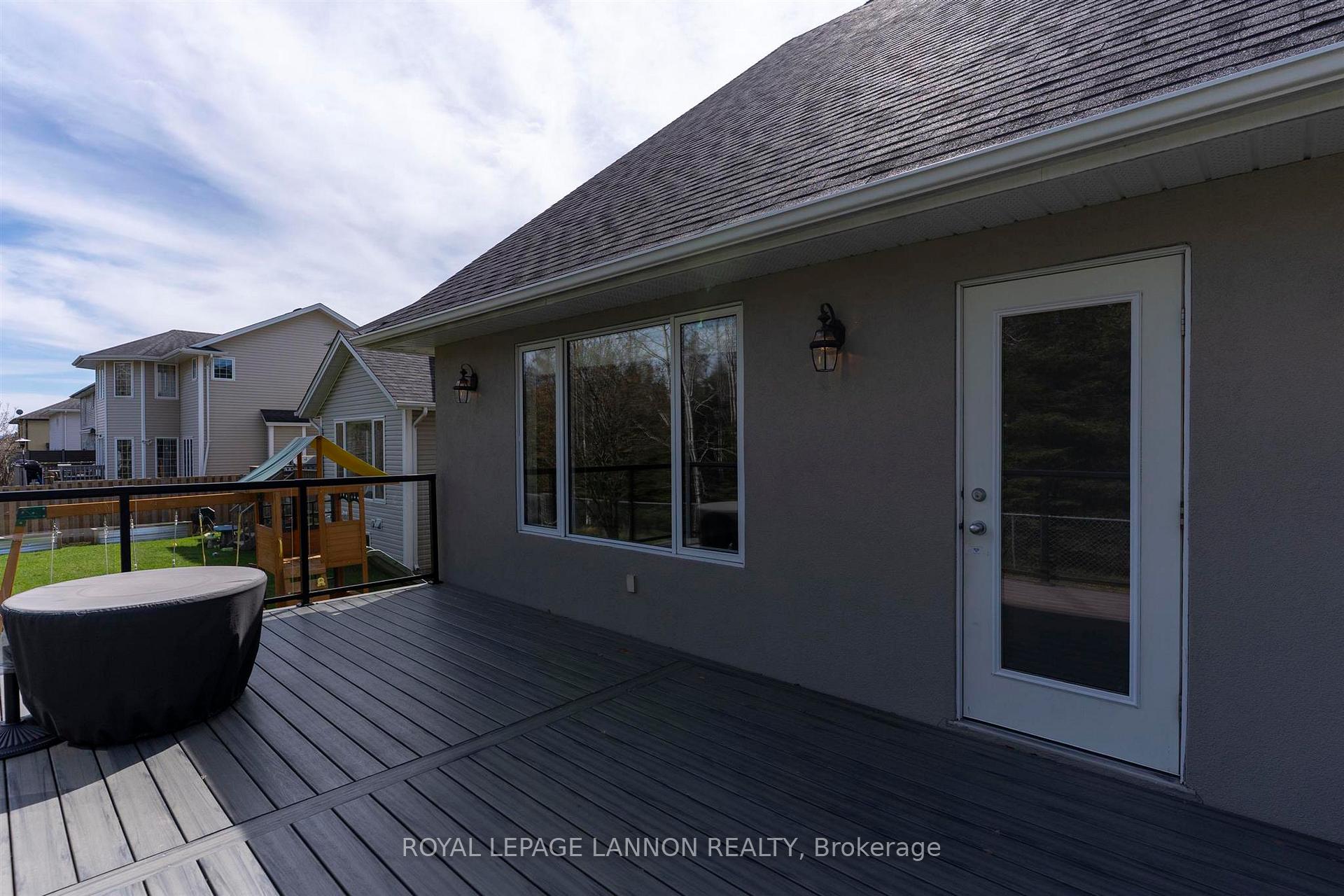 Photo 40 of 356 Fairbrooke Crescent, Thunder Bay, River Terrace — HOMEH