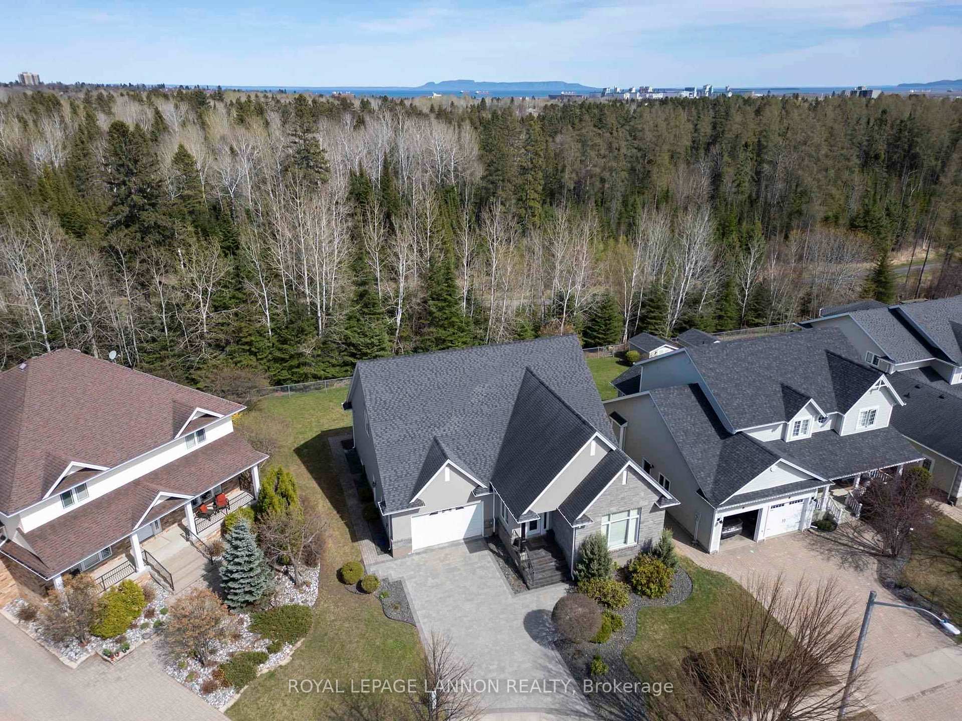 Photo 42 of 356 Fairbrooke Crescent, Thunder Bay, River Terrace — HOMEH