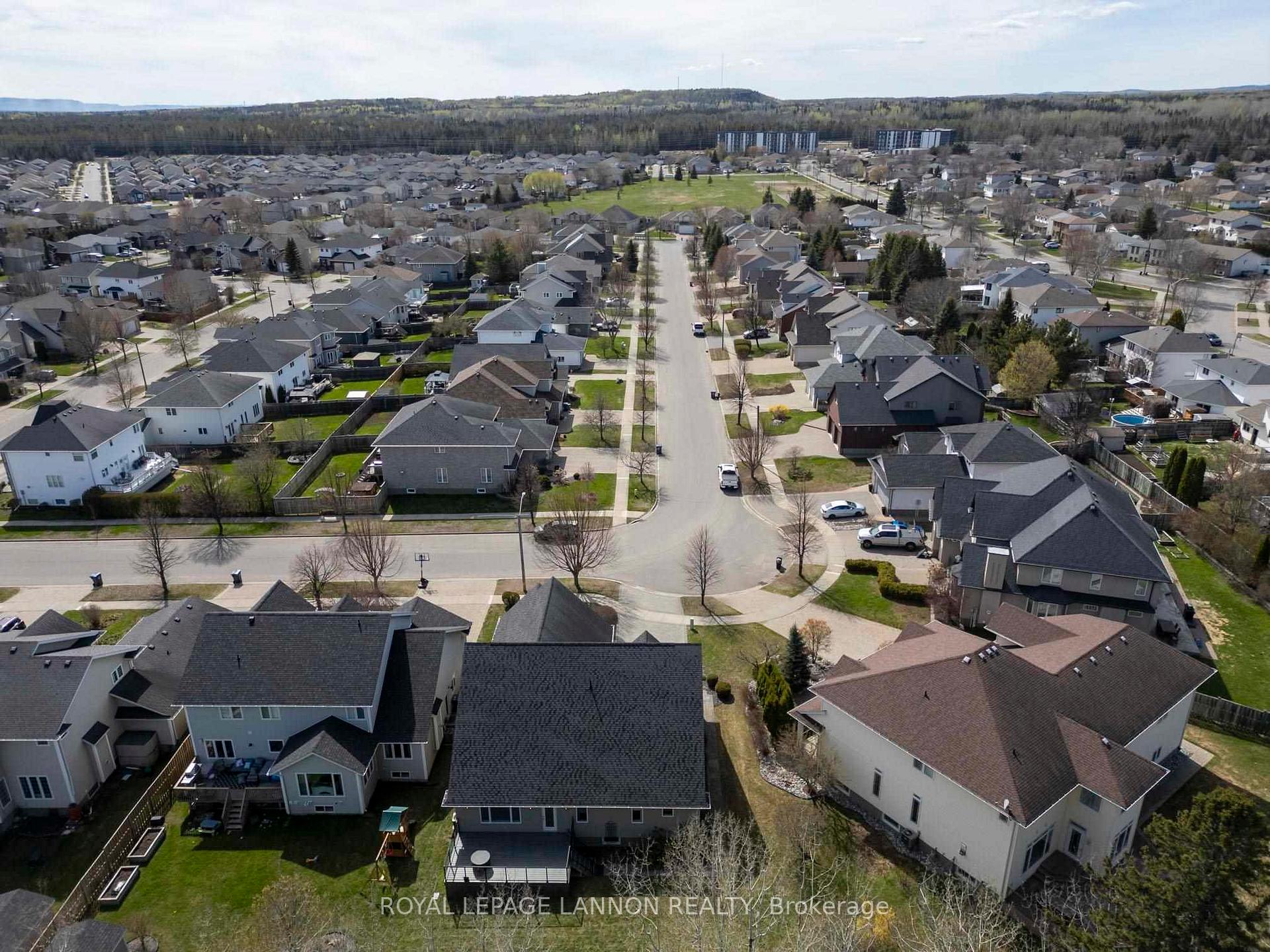 Photo 44 of 356 Fairbrooke Crescent, Thunder Bay, River Terrace — HOMEH