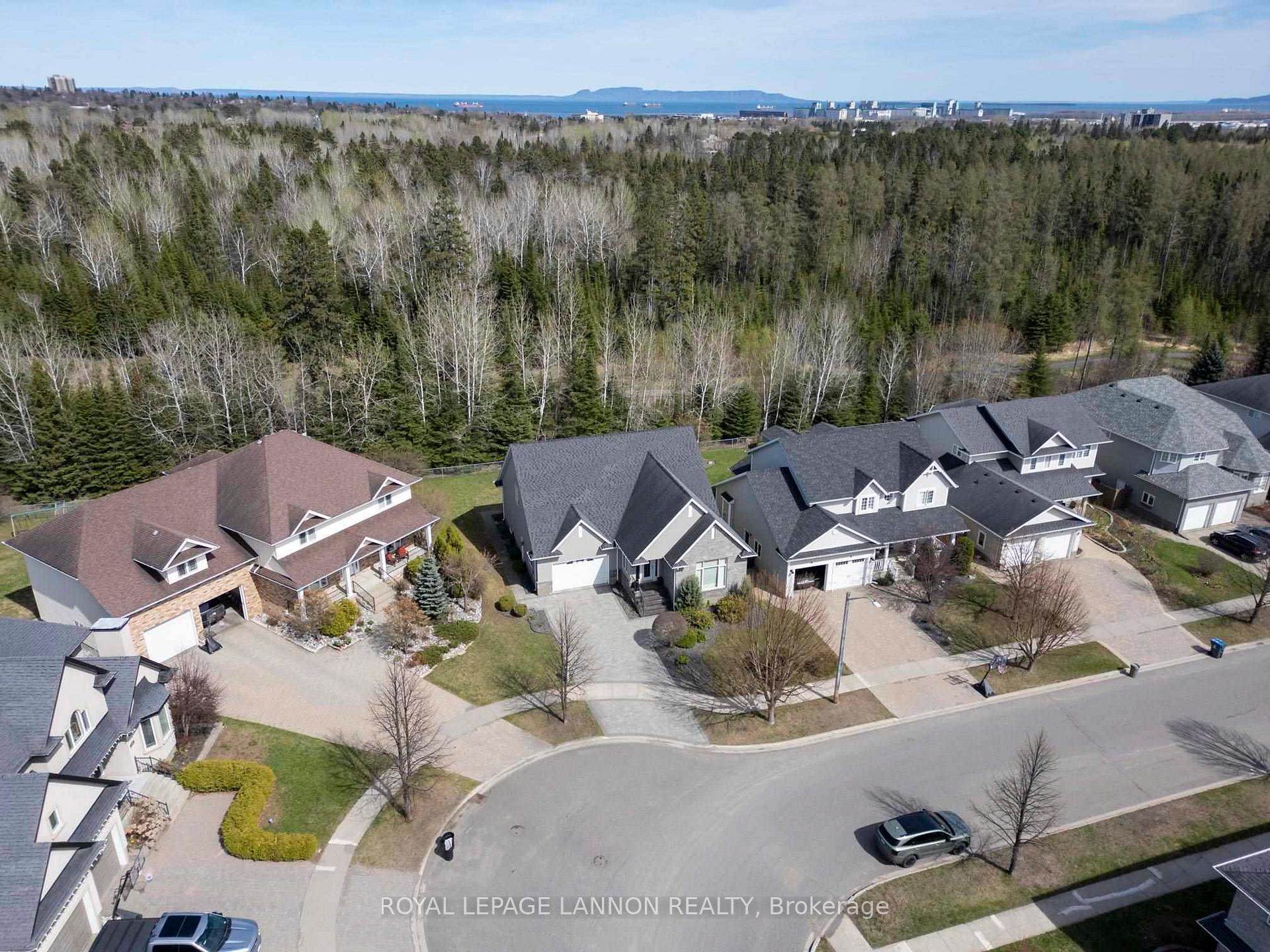 Photo 45 of 356 Fairbrooke Crescent, Thunder Bay, River Terrace — HOMEH