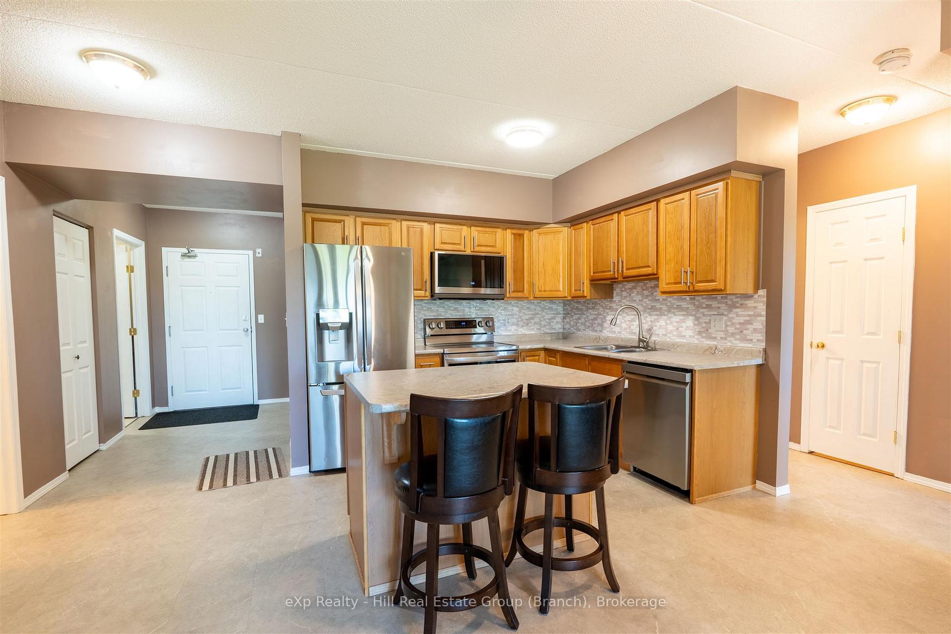 Photo 3 of Unit 204, 315 Hilldale, Thunder Bay, Dawson Heights — HOMEH