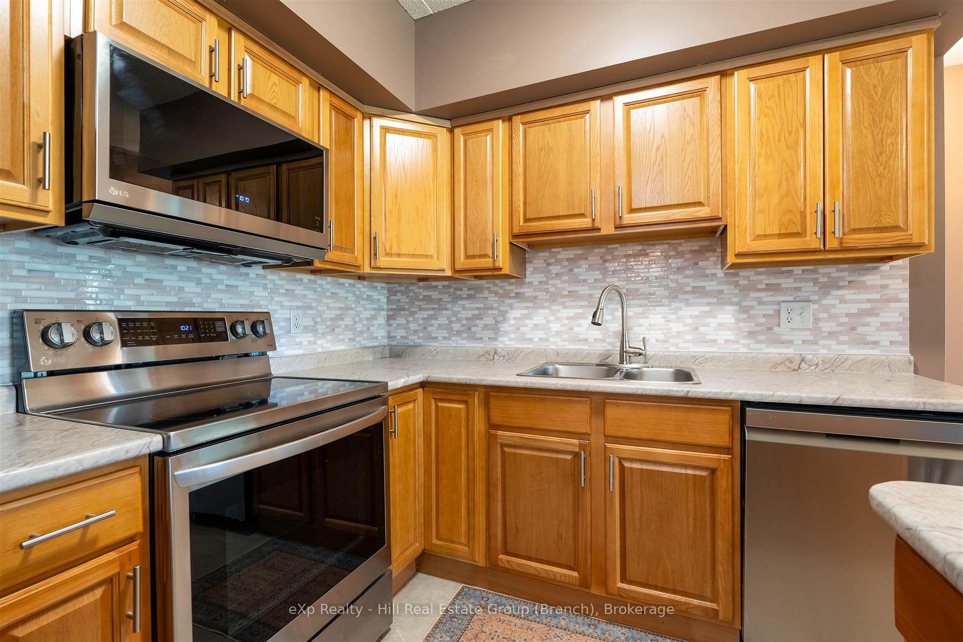 Photo 6 of Unit 204, 315 Hilldale, Thunder Bay, Dawson Heights — HOMEH