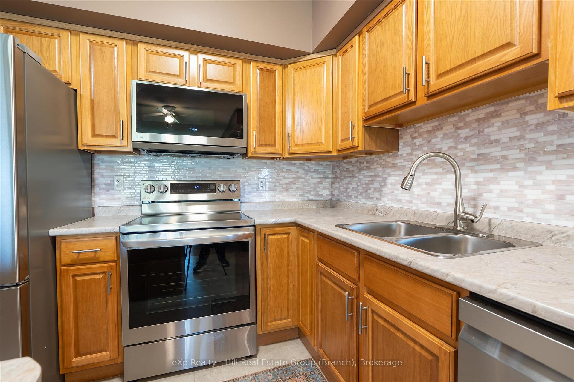 Photo 7 of Unit 204, 315 Hilldale, Thunder Bay, Dawson Heights — HOMEH