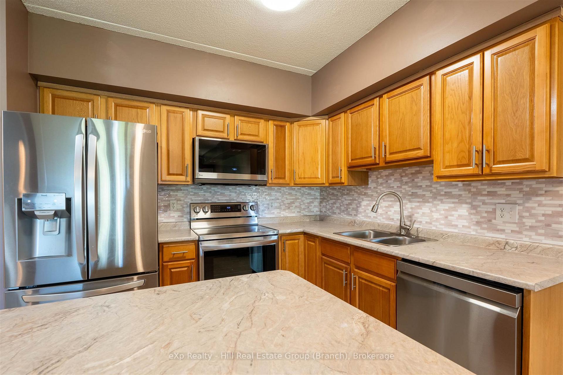Photo 9 of Unit 204, 315 Hilldale, Thunder Bay, Dawson Heights — HOMEH