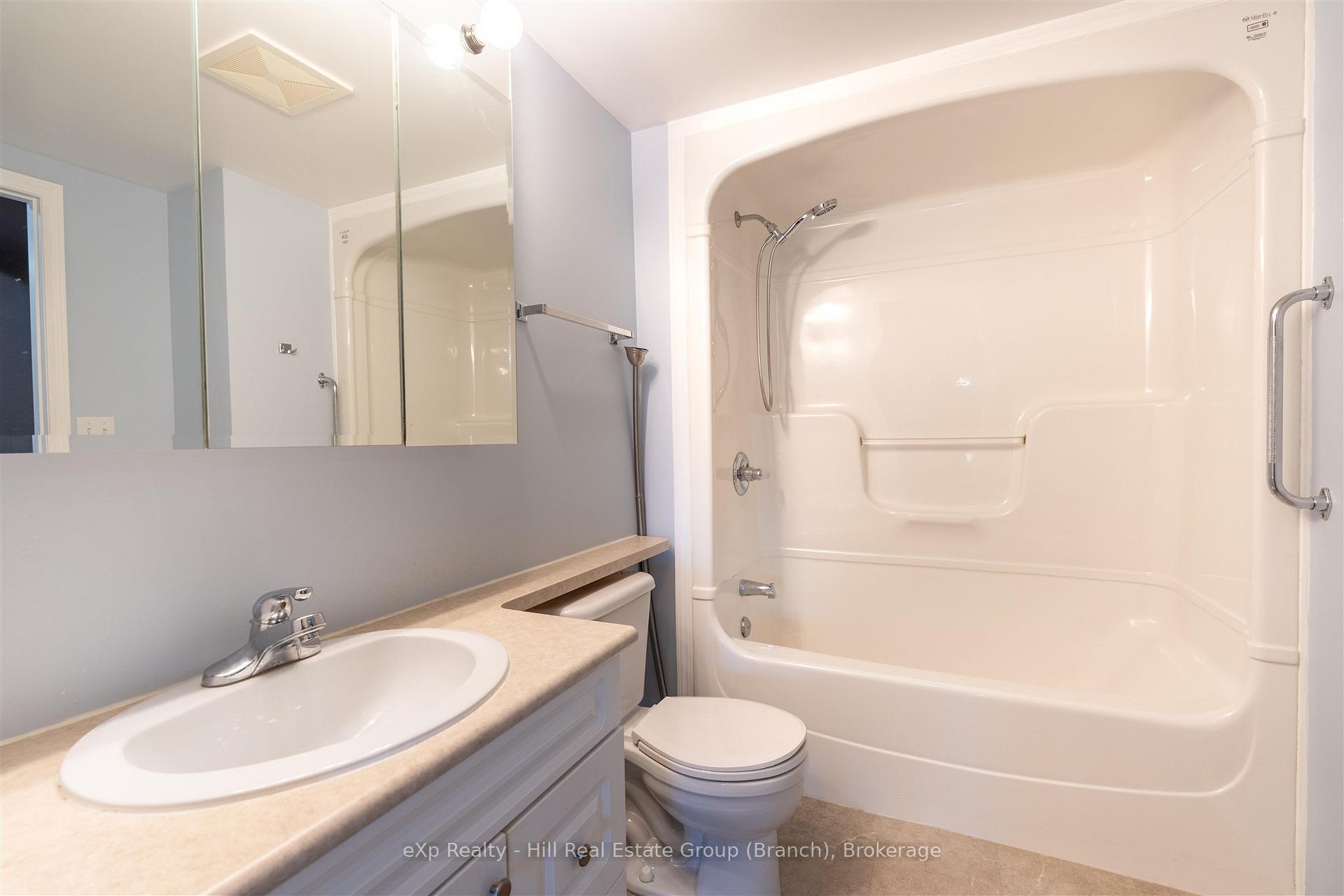 Photo 18 of Unit 204, 315 Hilldale, Thunder Bay, Dawson Heights — HOMEH