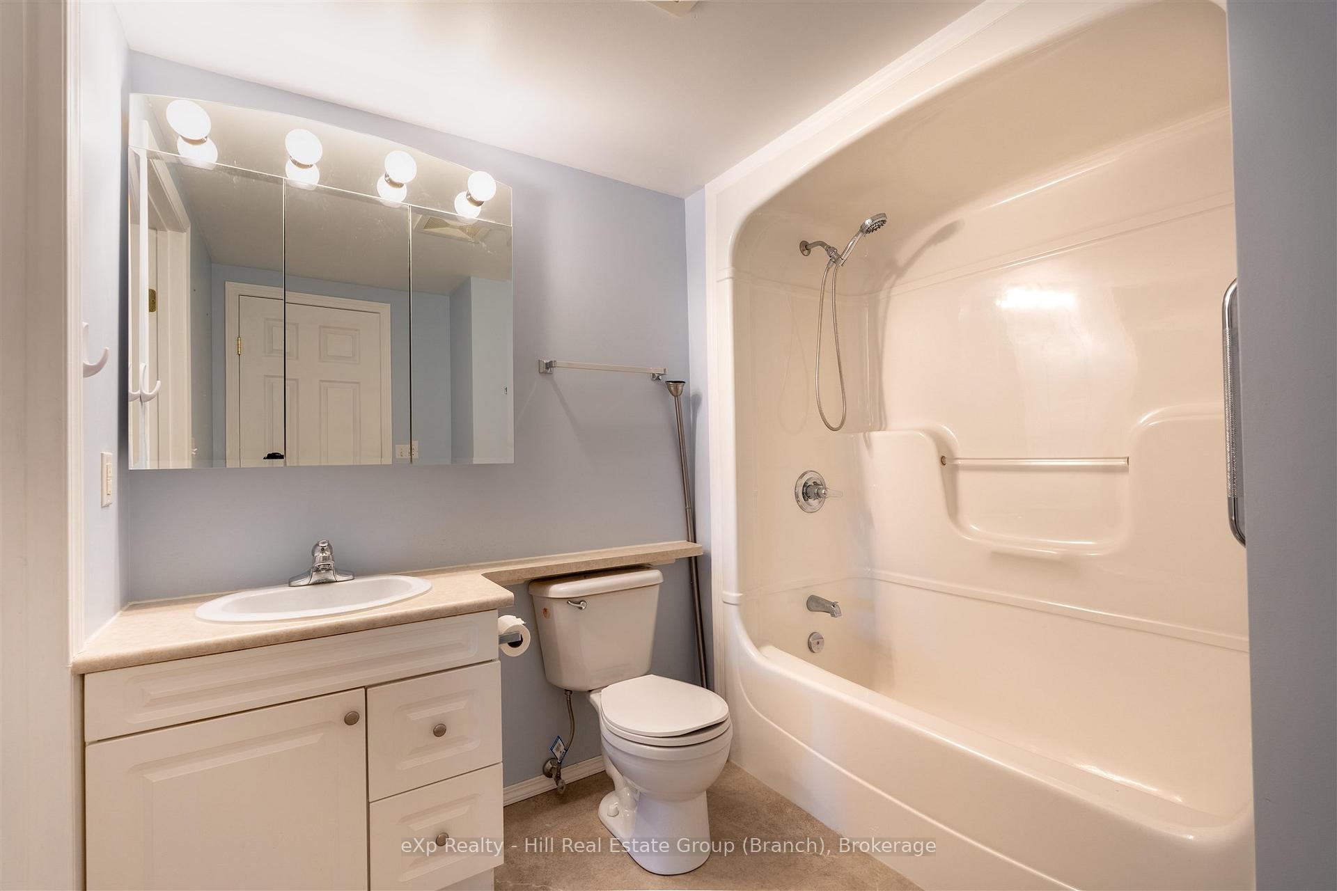 Photo 19 of Unit 204, 315 Hilldale, Thunder Bay, Dawson Heights — HOMEH