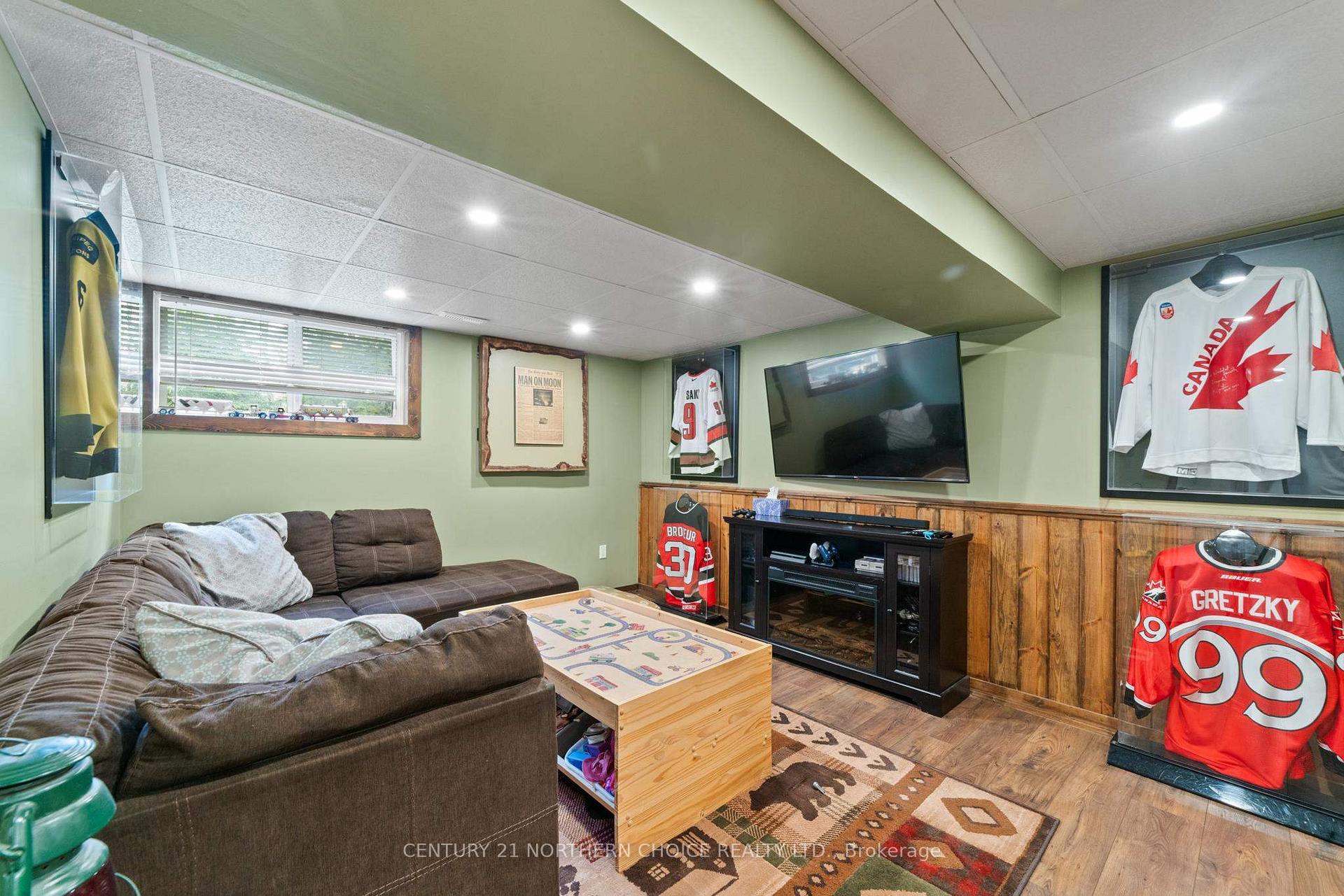 Photo 23 of 361 Howey Street, Red Lake — HOMEH