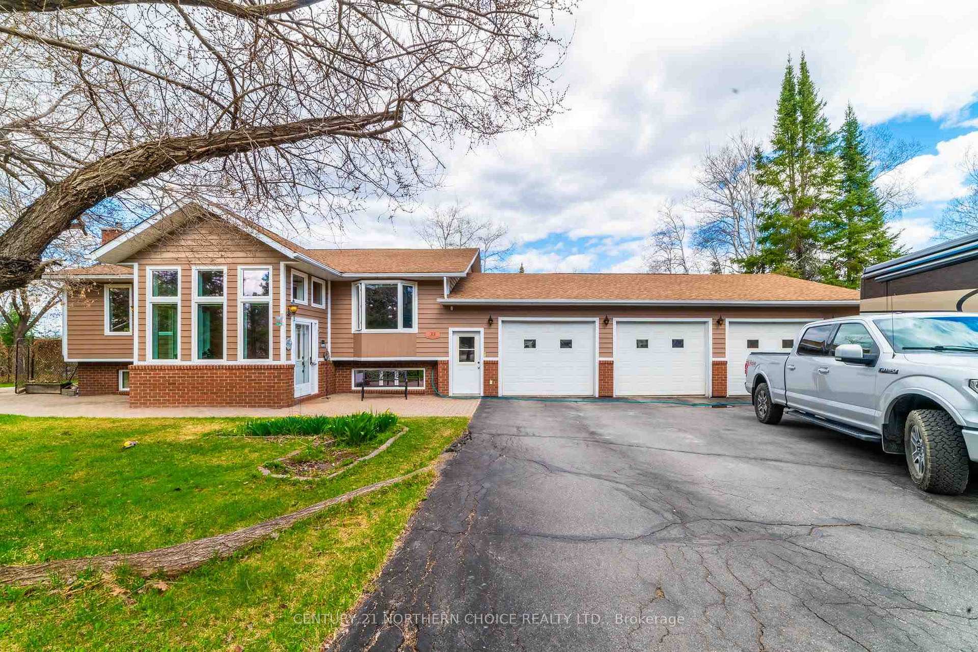 Photo 1 of 33 Cochenour Crescent, Red Lake — HOMEH