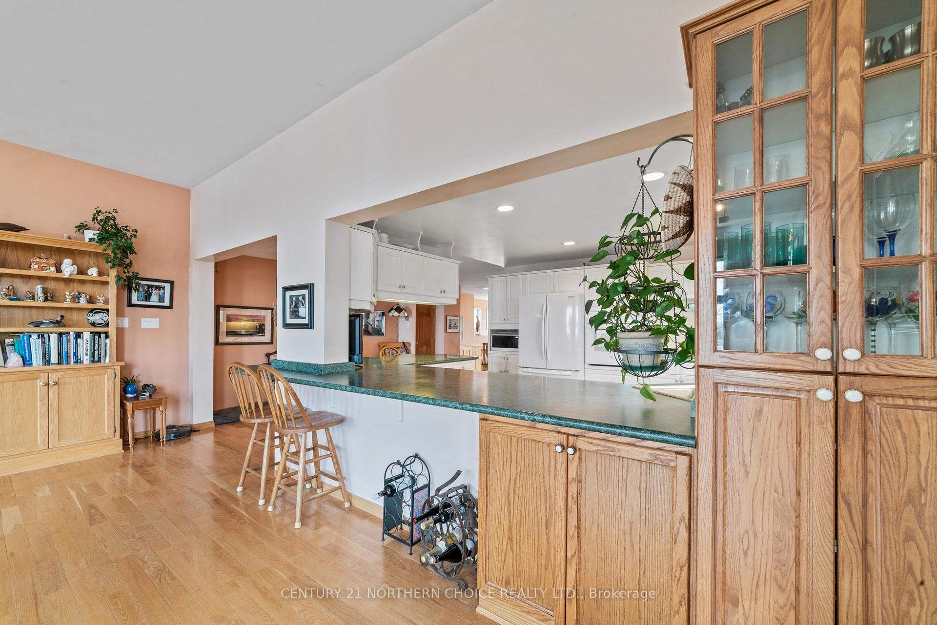 Photo 4 of 33 Cochenour Crescent, Red Lake — HOMEH