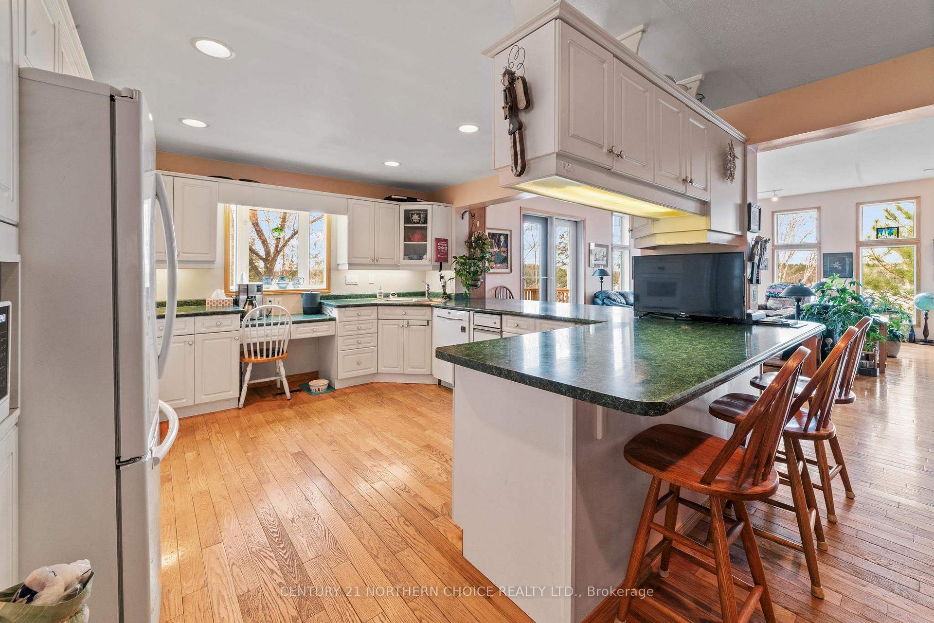 Photo 6 of 33 Cochenour Crescent, Red Lake — HOMEH