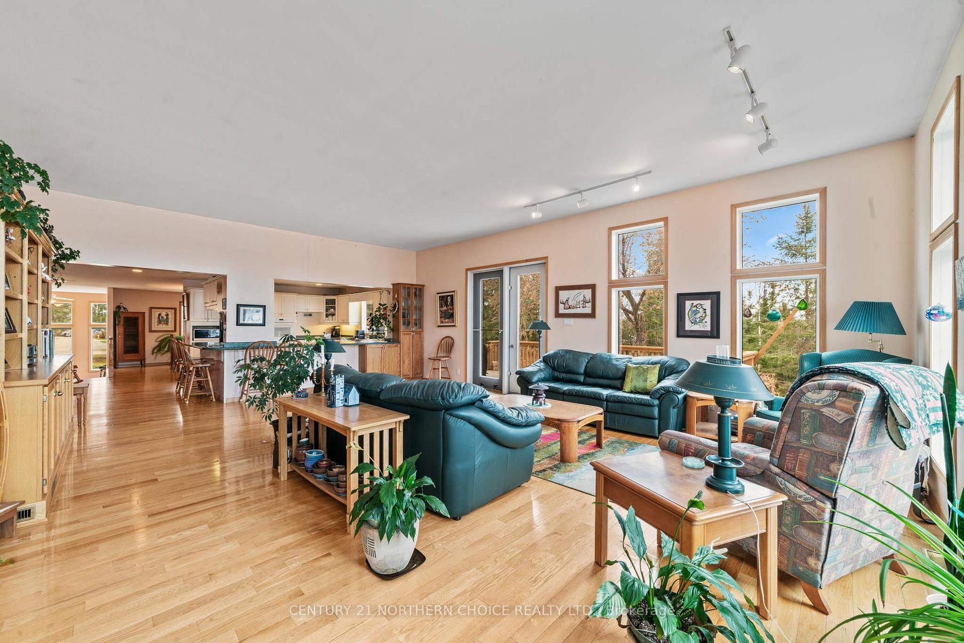 Photo 12 of 33 Cochenour Crescent, Red Lake — HOMEH